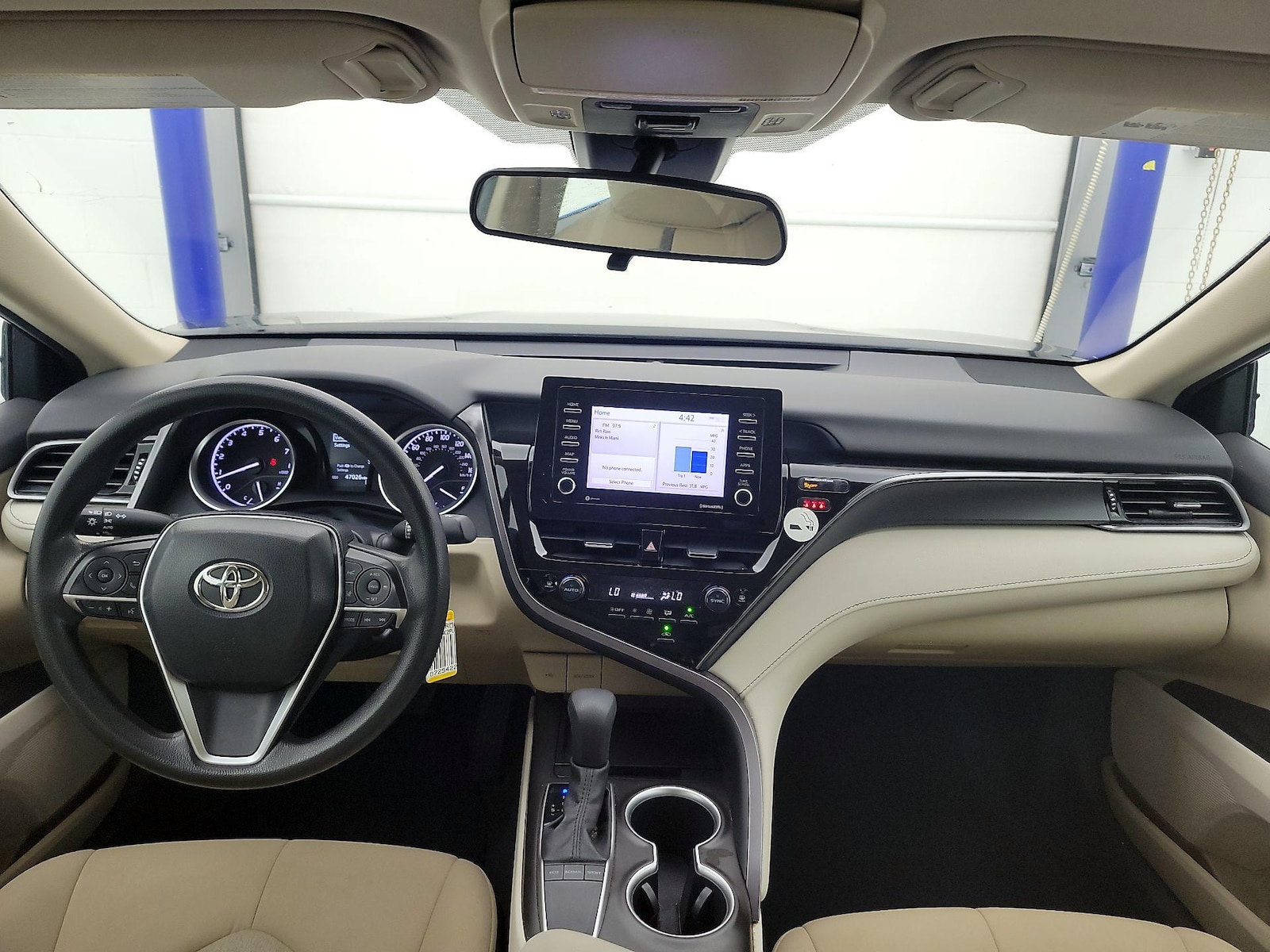 2023 Toyota Camry LE - Photo 10