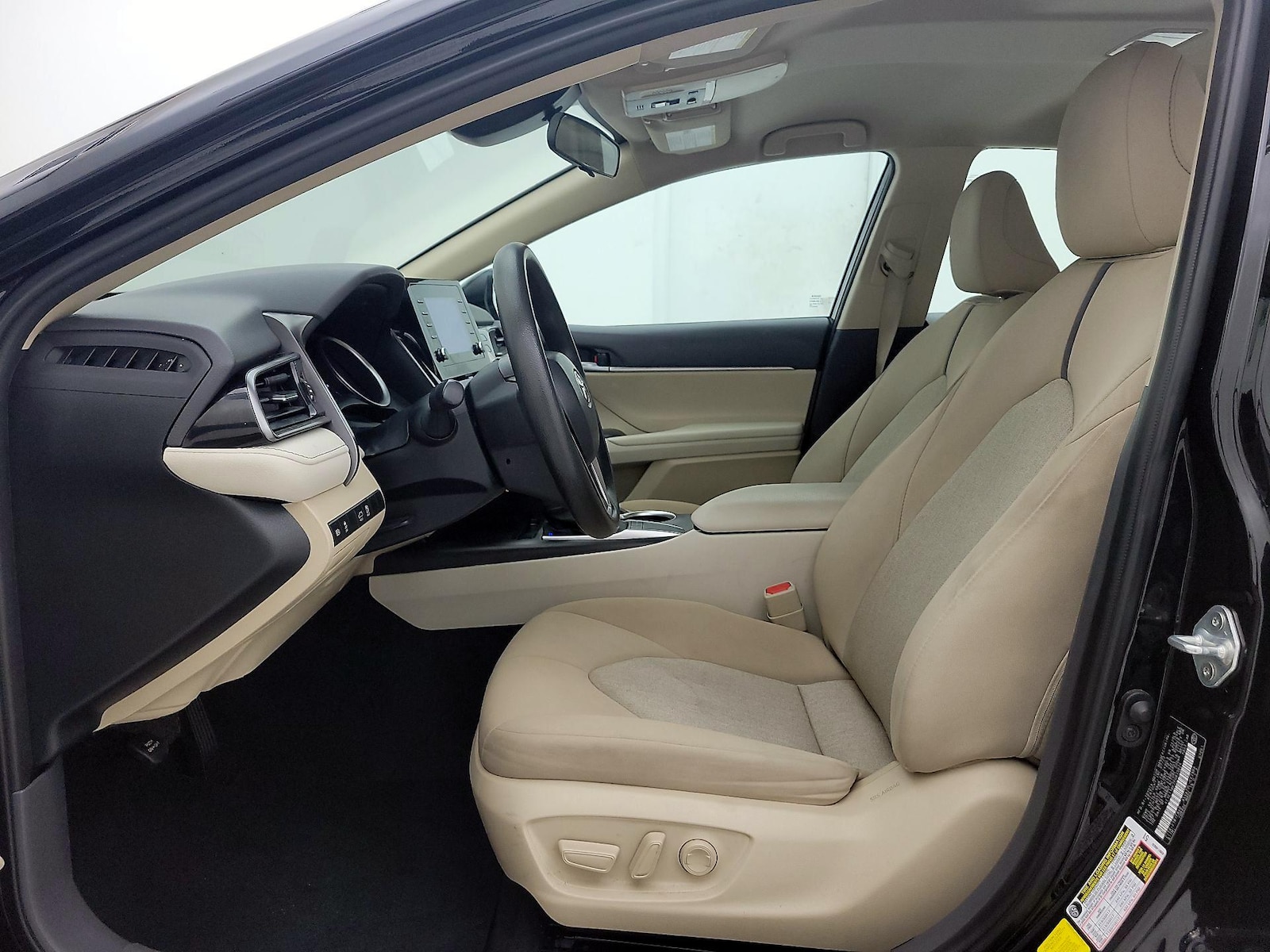 2023 Toyota Camry LE - Photo 12
