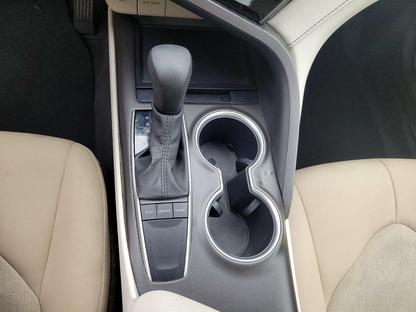 2023 Toyota Camry LE - Photo 18