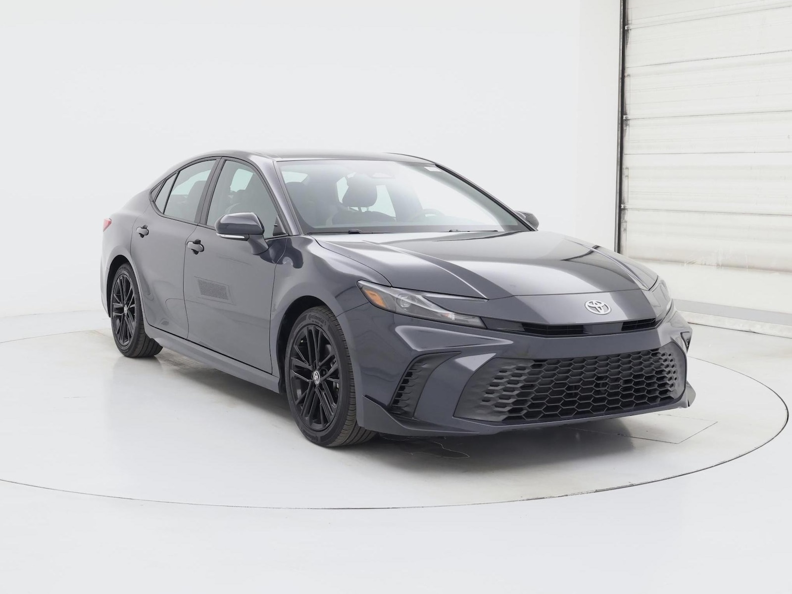 2025 Toyota Camry SE - Photo 2