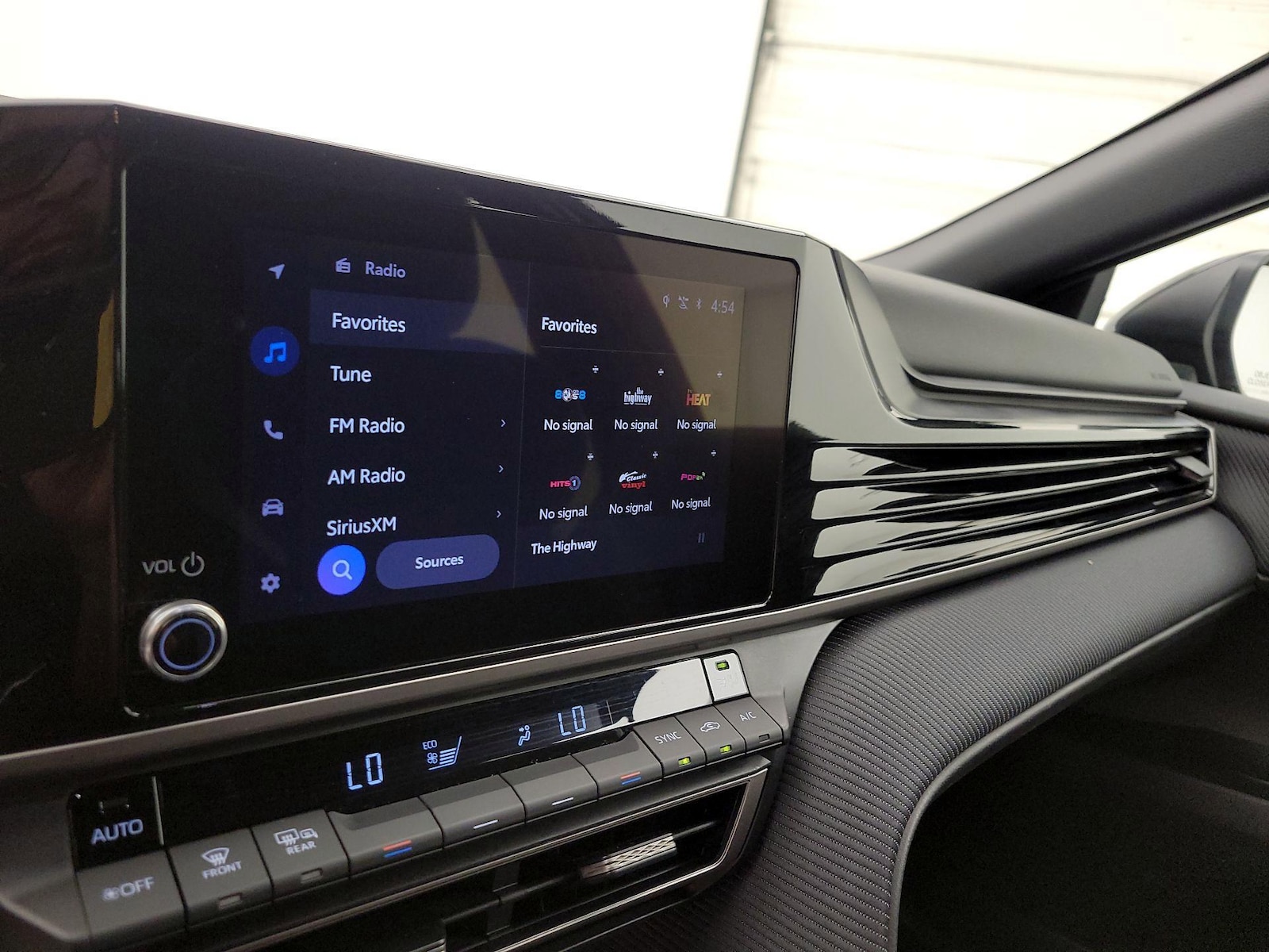 2025 Toyota Camry SE - Photo 14