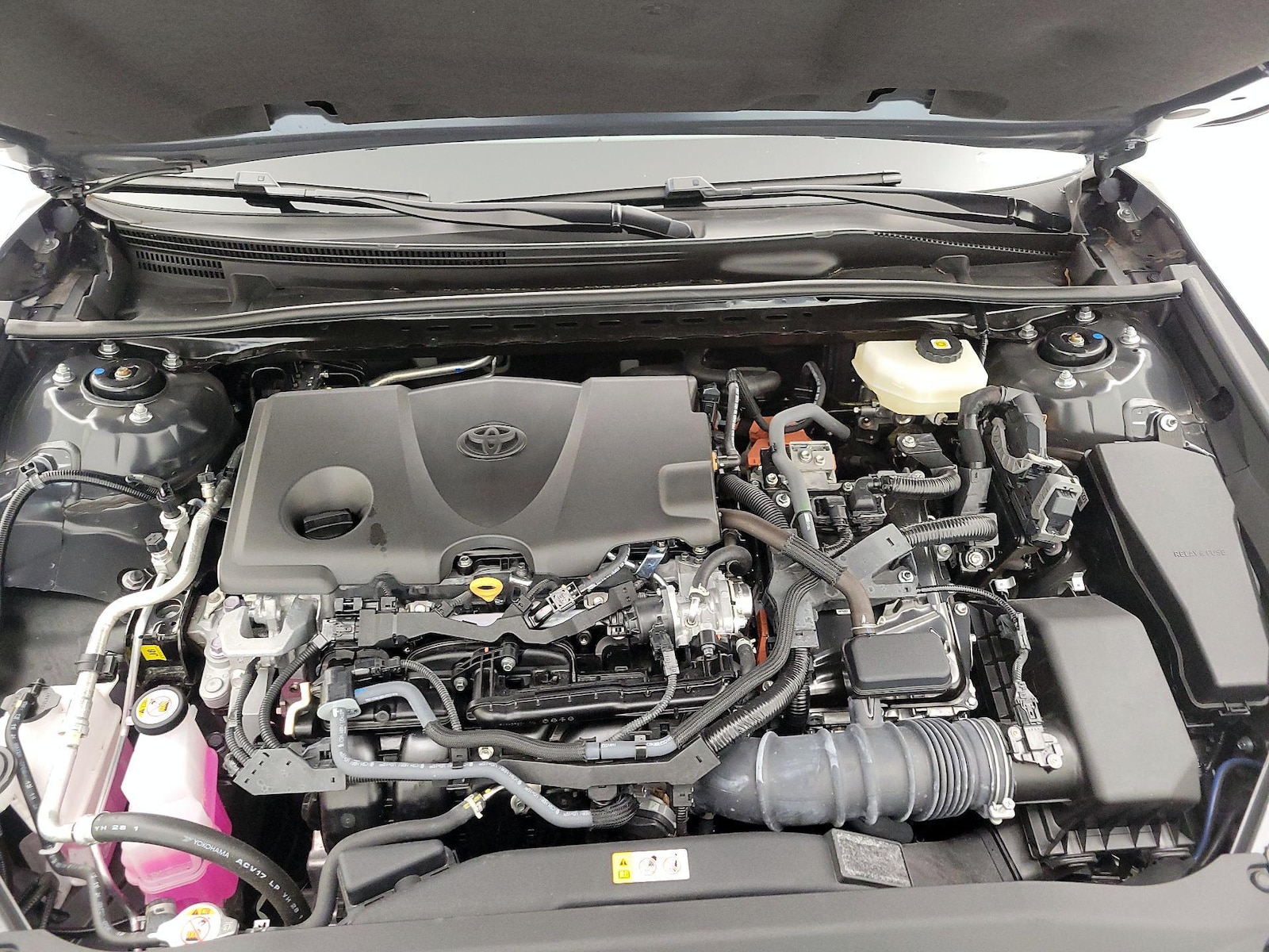 2025 Toyota Camry SE - Photo 18