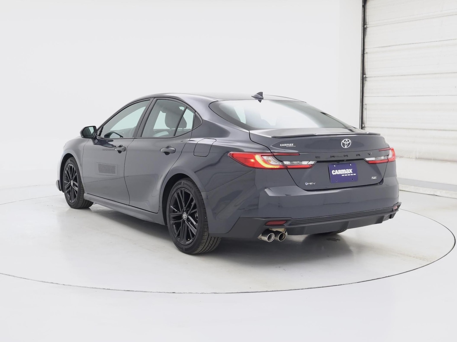 2025 Toyota Camry SE - Photo 3