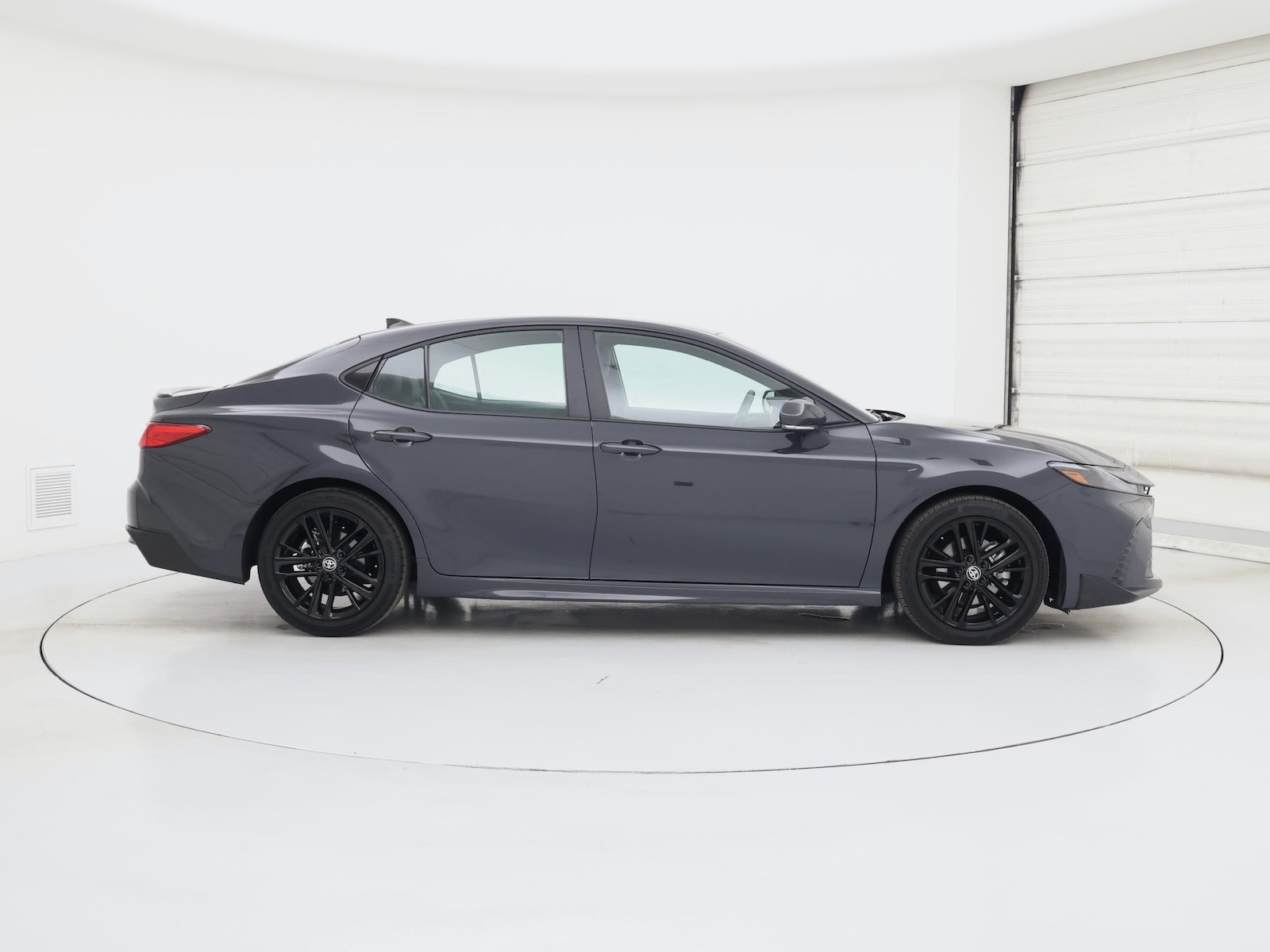 2025 Toyota Camry SE - Photo 8