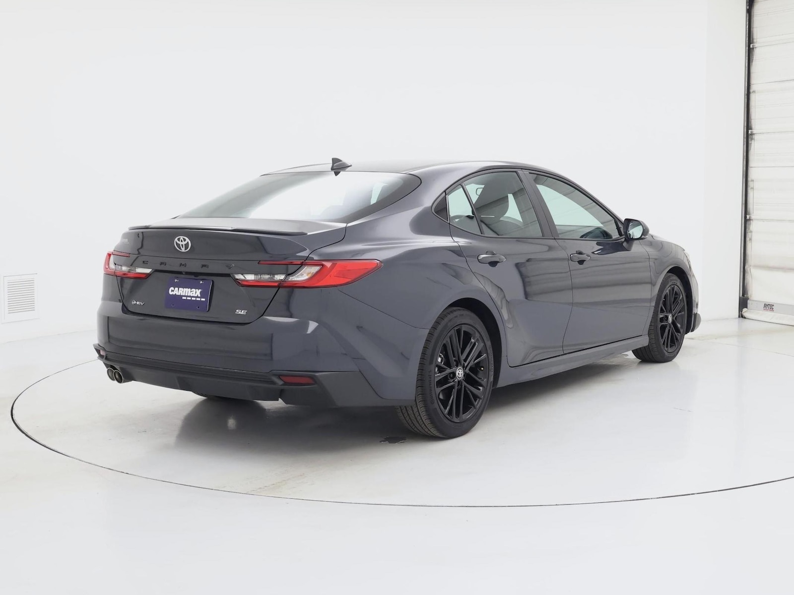 2025 Toyota Camry SE - Photo 9