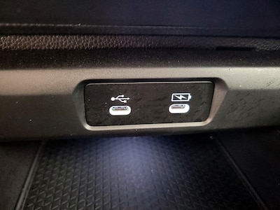 USB/AUX Ports