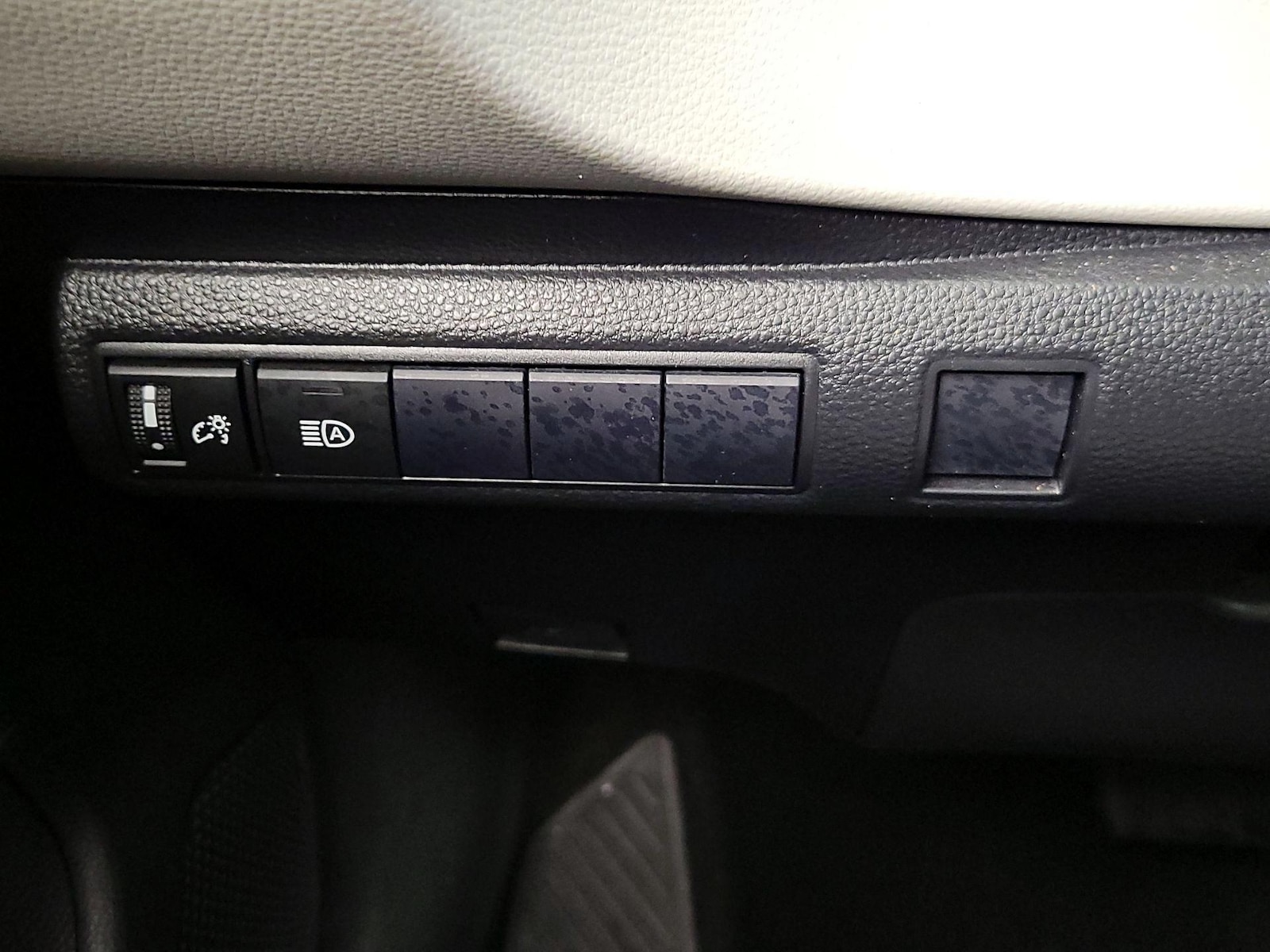 2022 Toyota Corolla LE - Photo 14