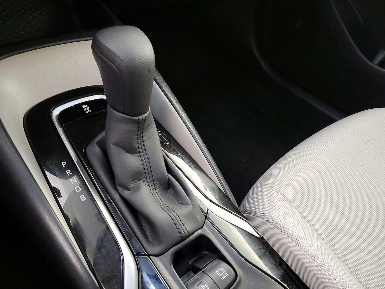 2022 Toyota Corolla LE - Photo 18