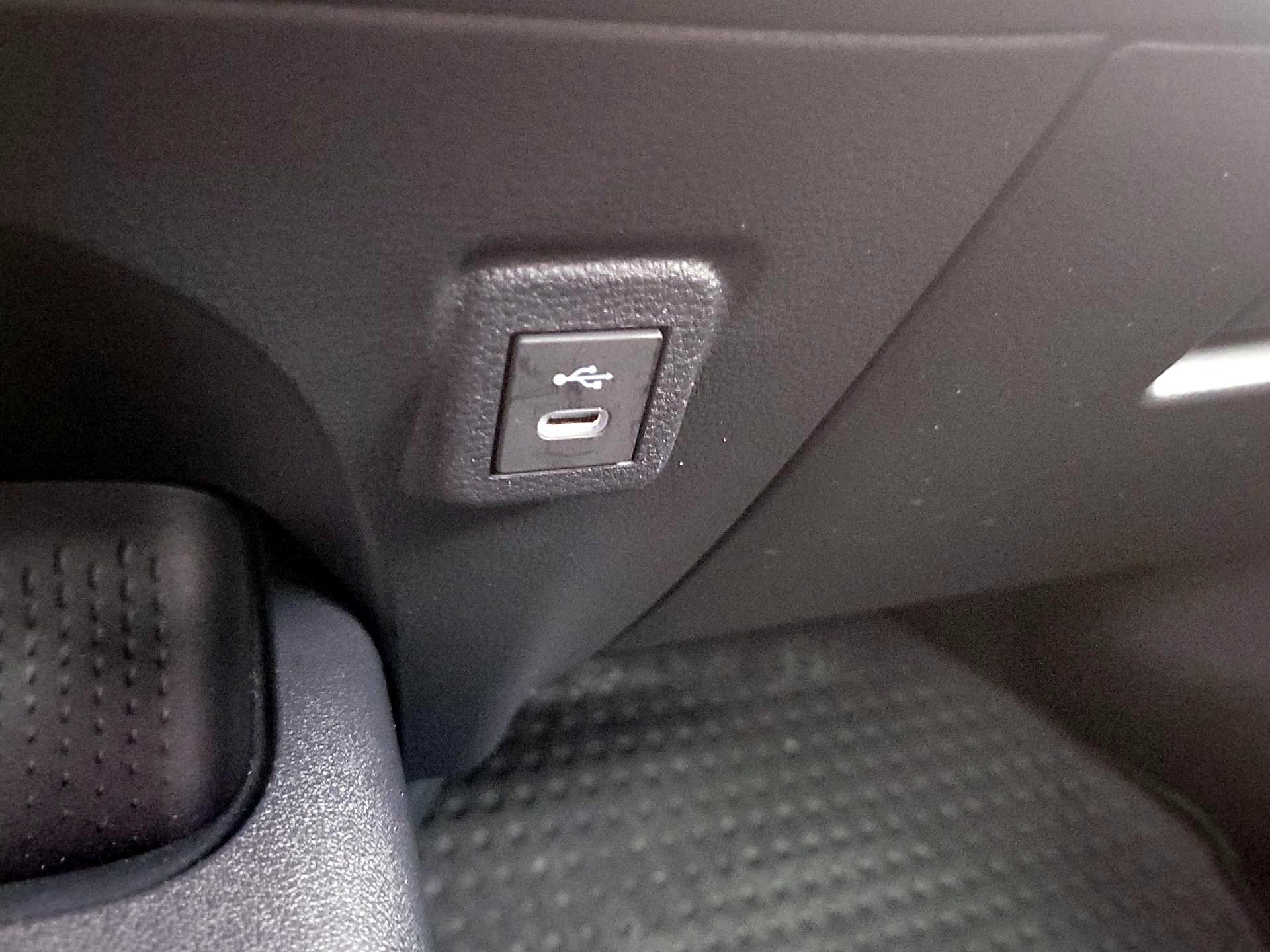 Thumbnail: 2025 Toyota Corolla - 18