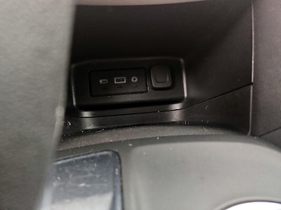 USB/AUX Ports