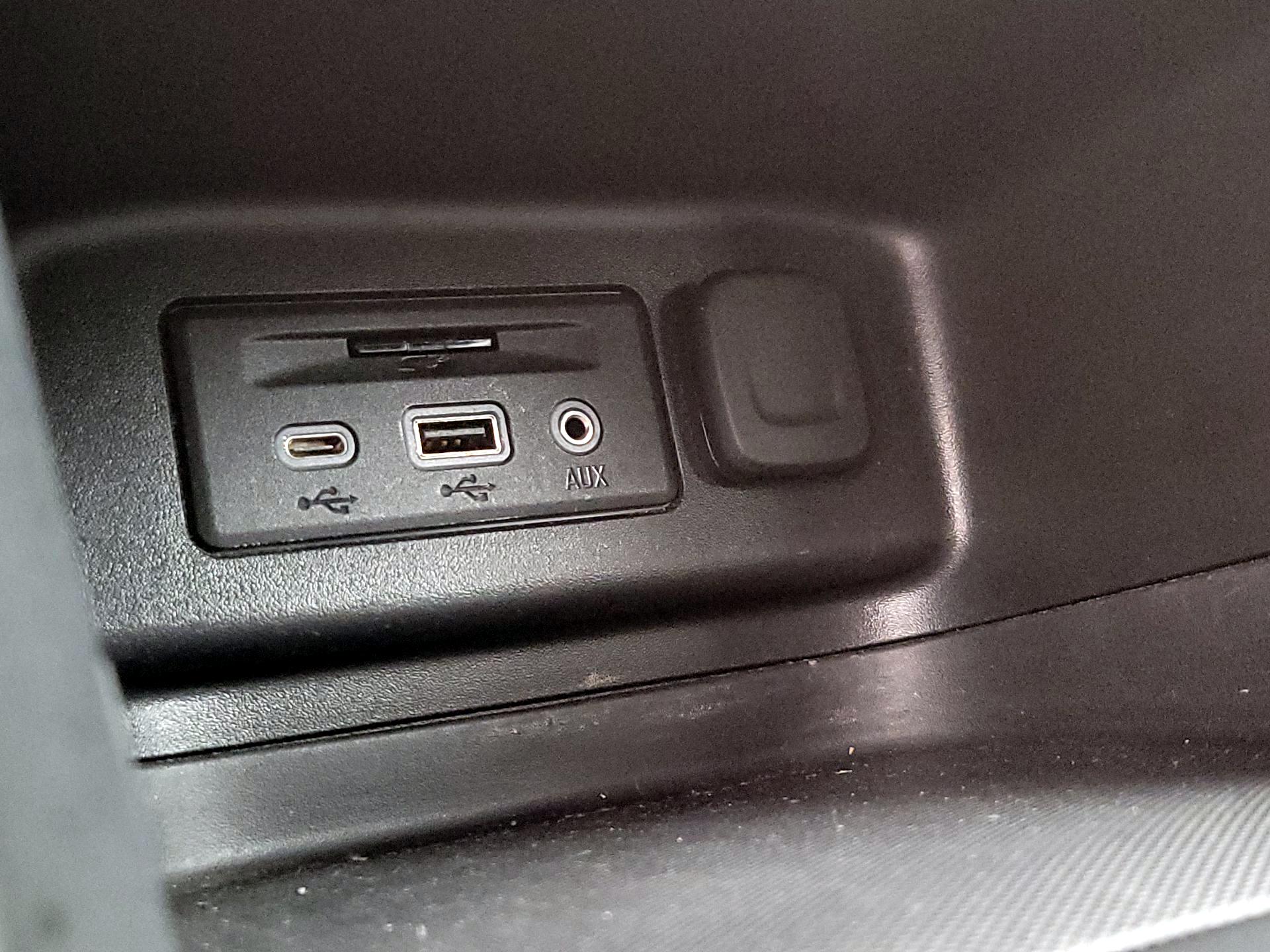 Thumbnail: 2022 Chevrolet Equinox - 18