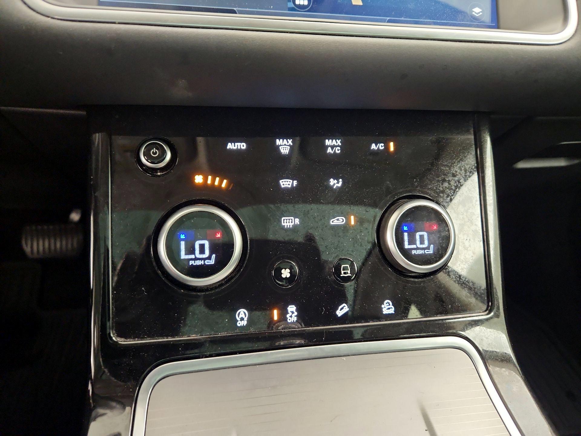Thumbnail: 2020 Land Rover Range Rover Evoque - 17