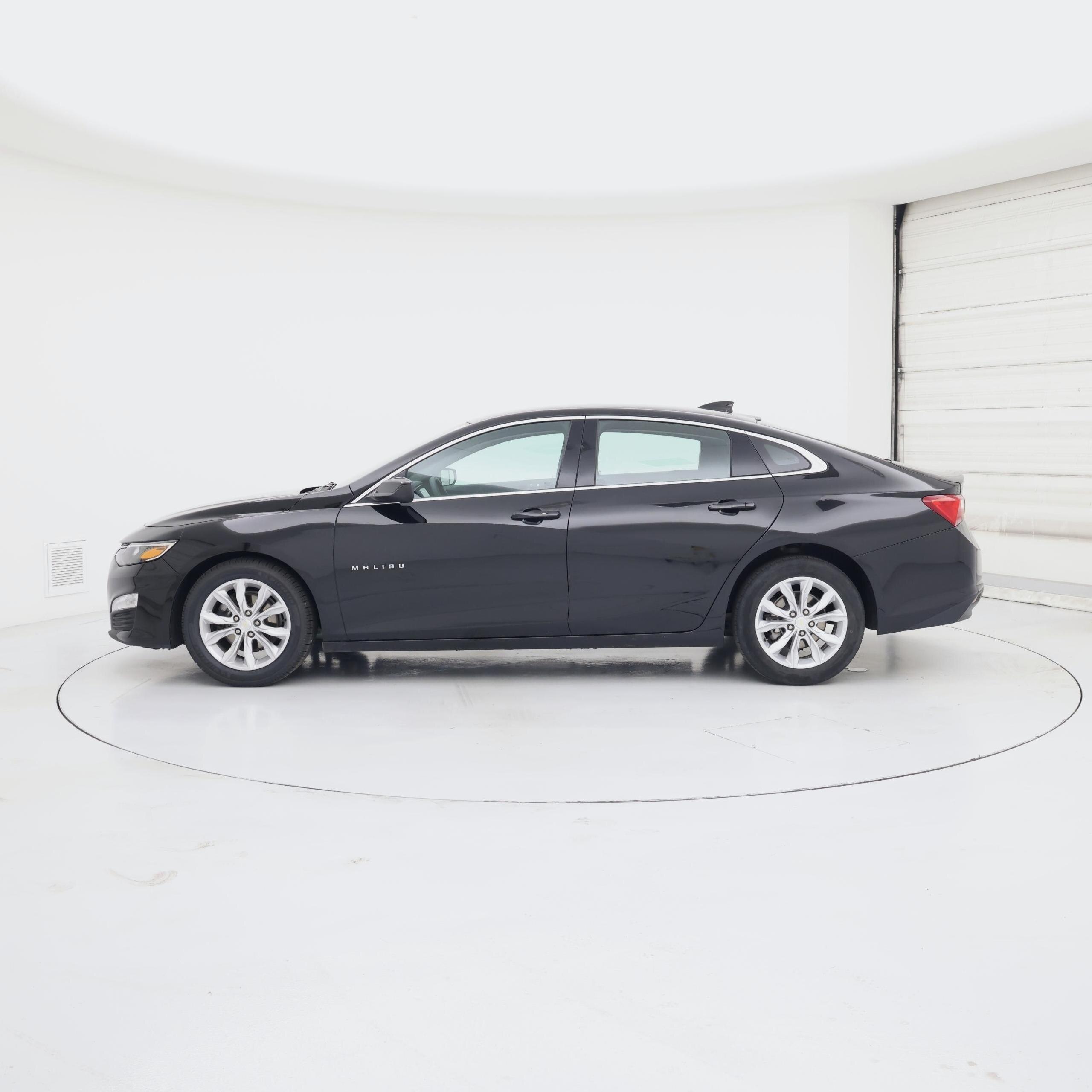 Thumbnail: 2023 Chevrolet Malibu - 3