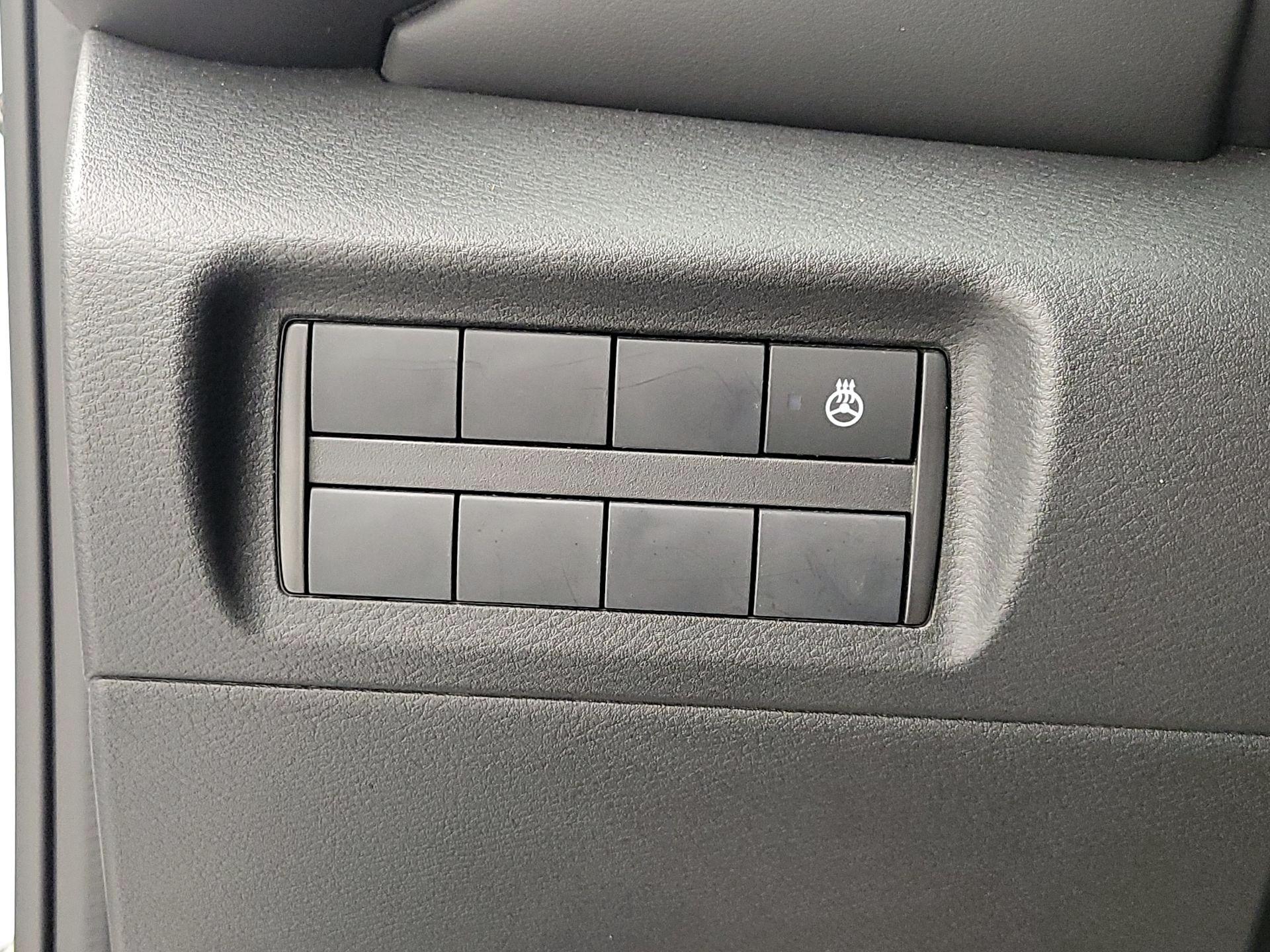 Thumbnail: 2023 Nissan Kicks - 13