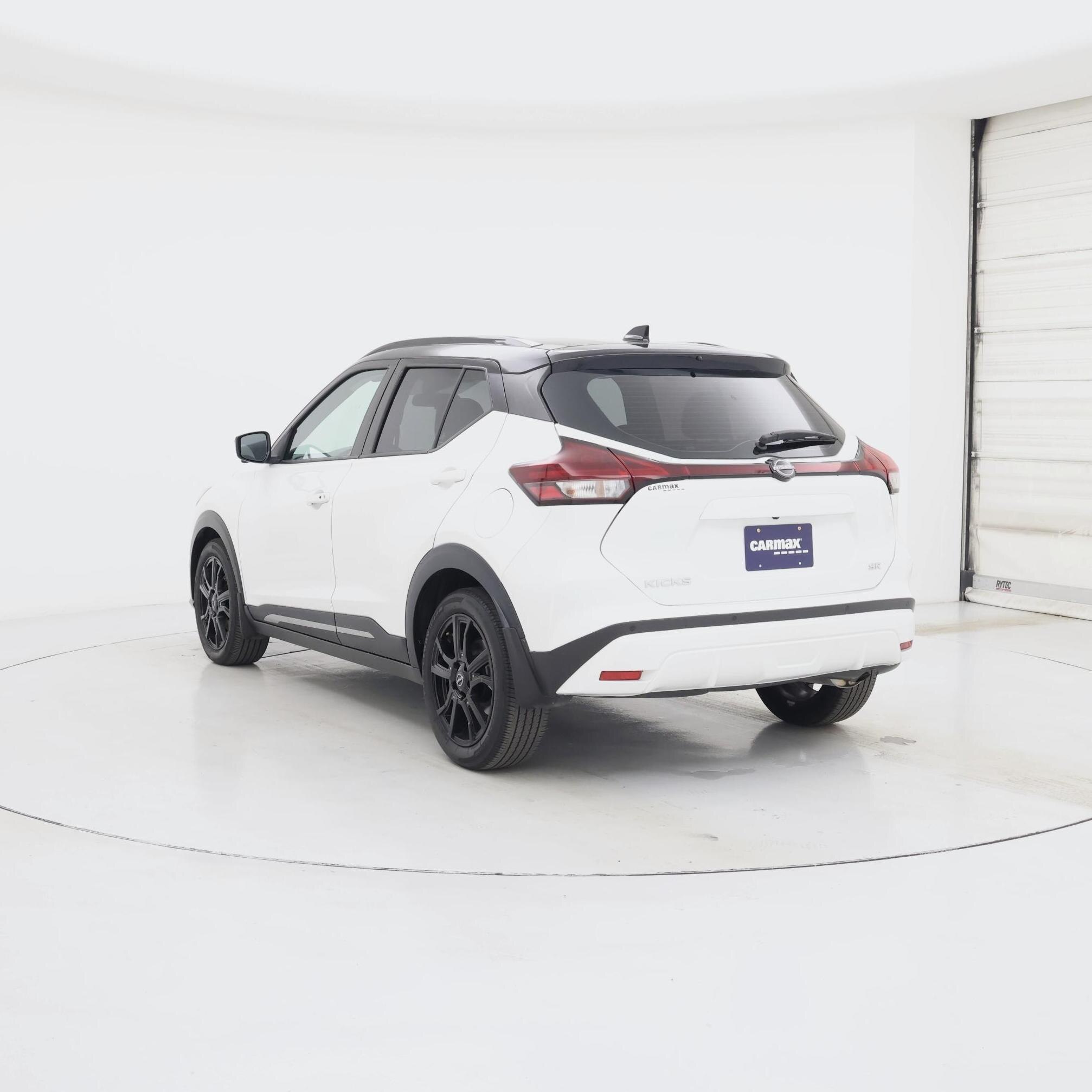 Thumbnail: 2023 Nissan Kicks - 2