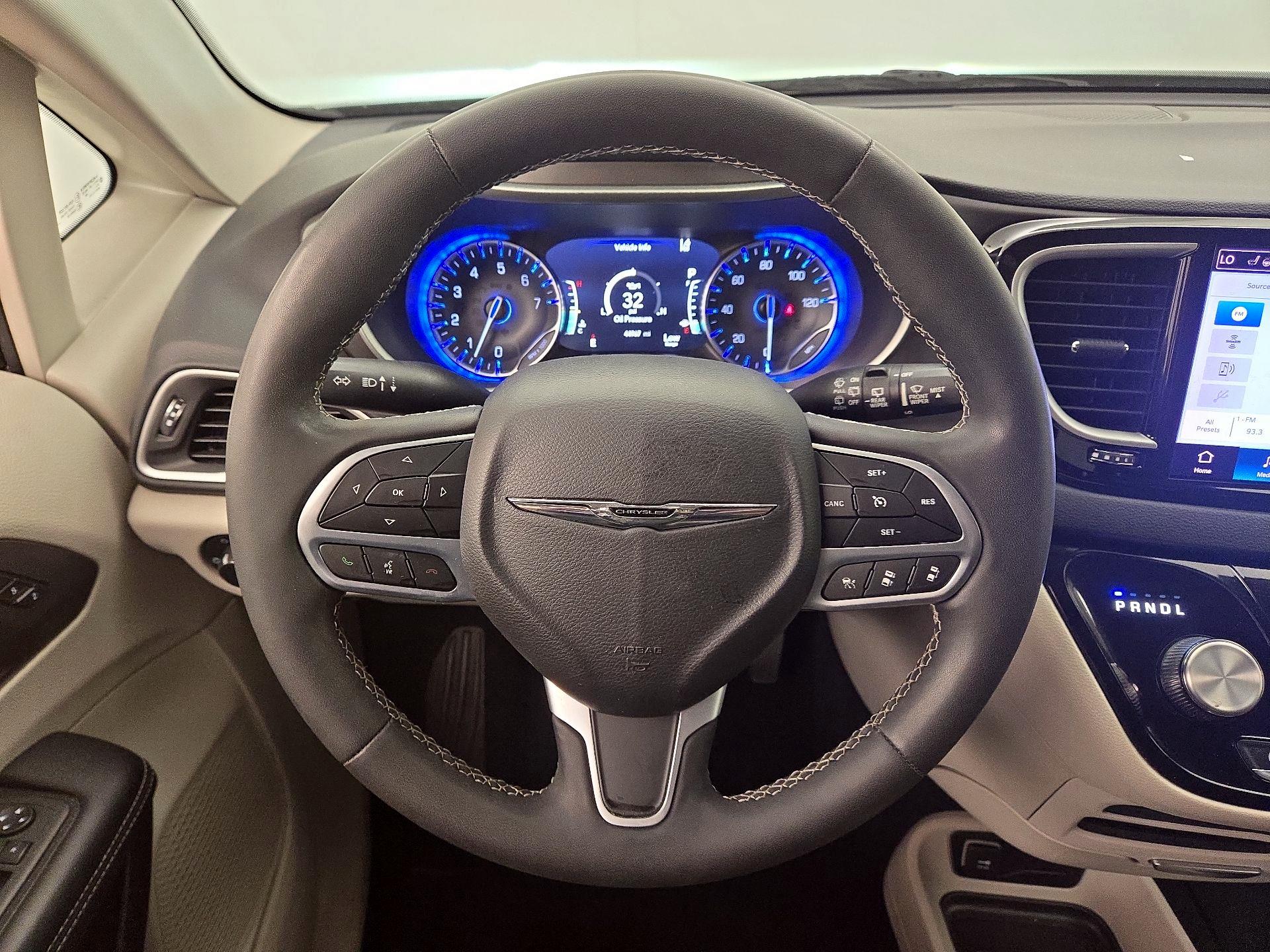 Thumbnail: 2023 Chrysler Pacifica - 10