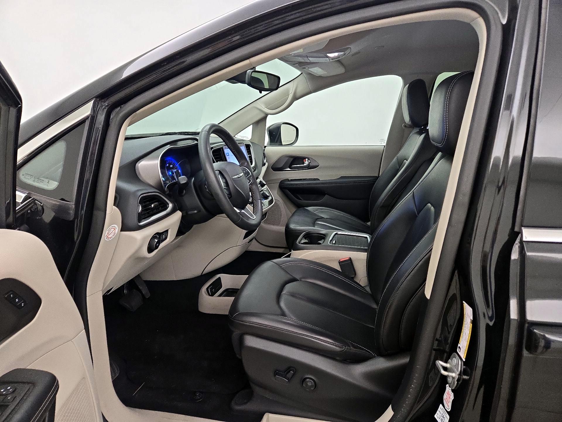 Thumbnail: 2023 Chrysler Pacifica - 11