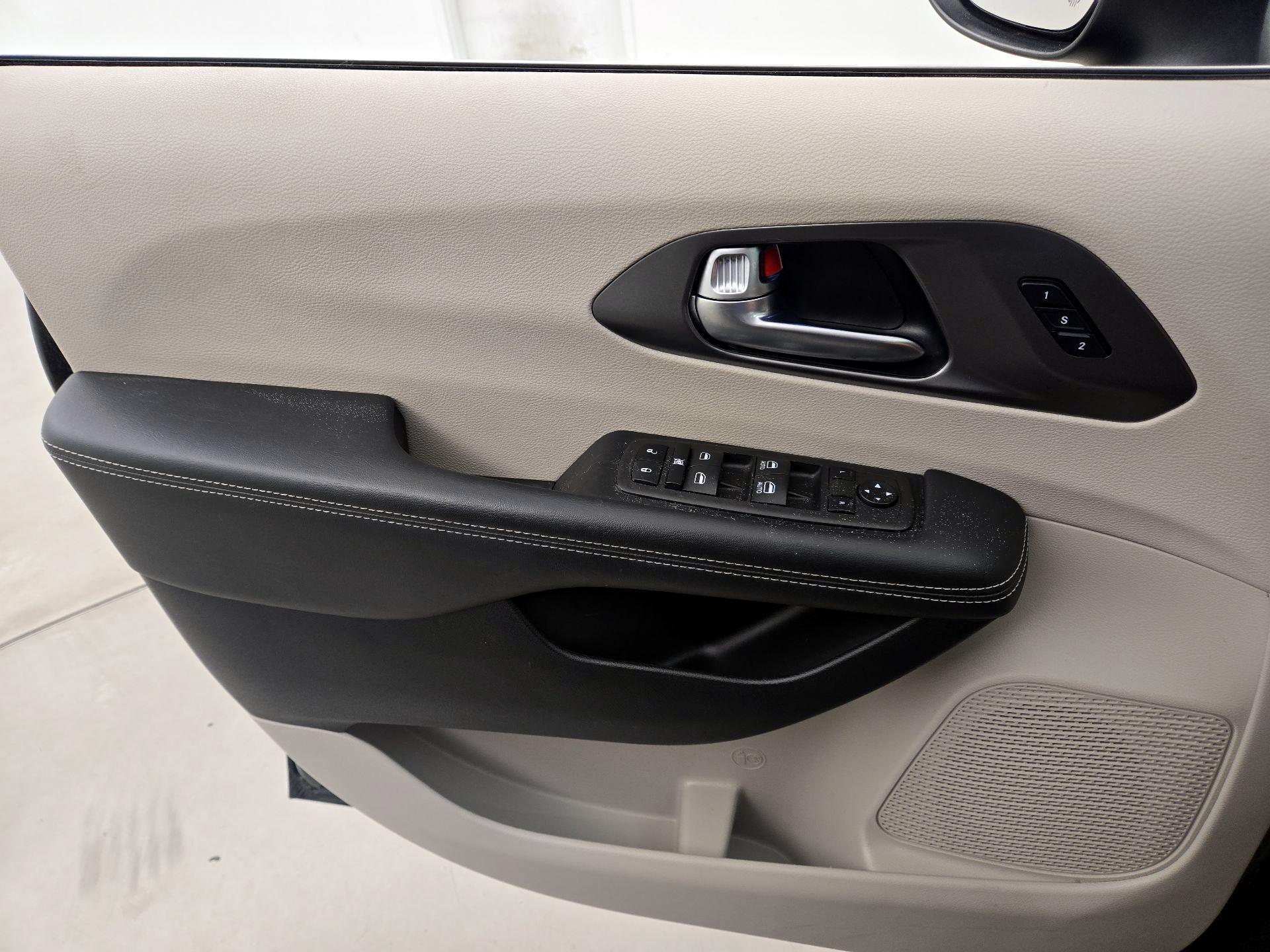 Thumbnail: 2023 Chrysler Pacifica - 12