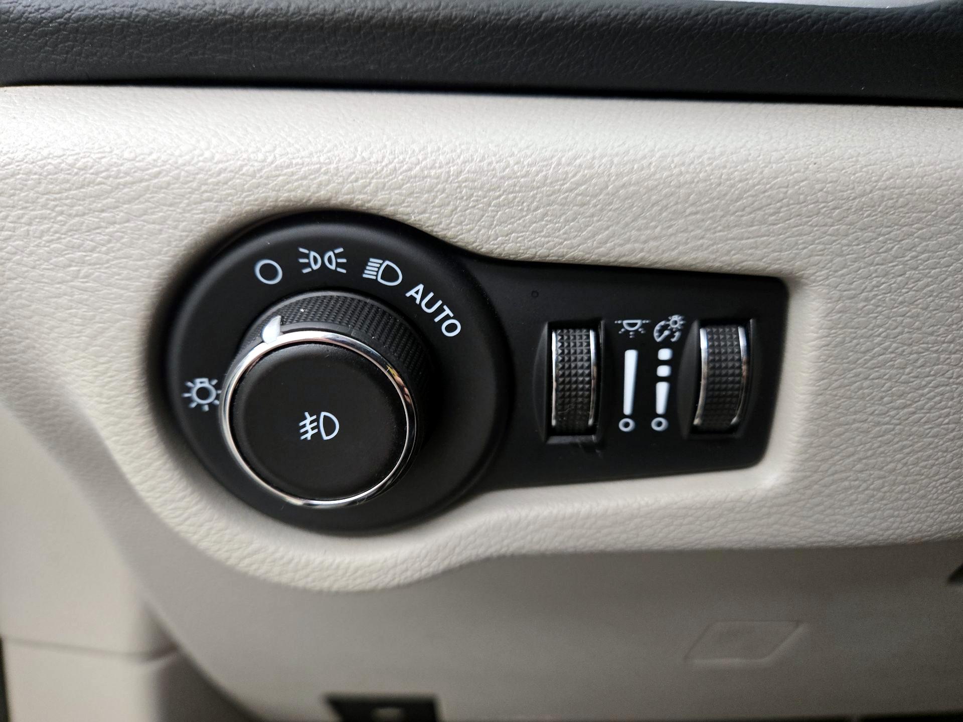 Thumbnail: 2023 Chrysler Pacifica - 13