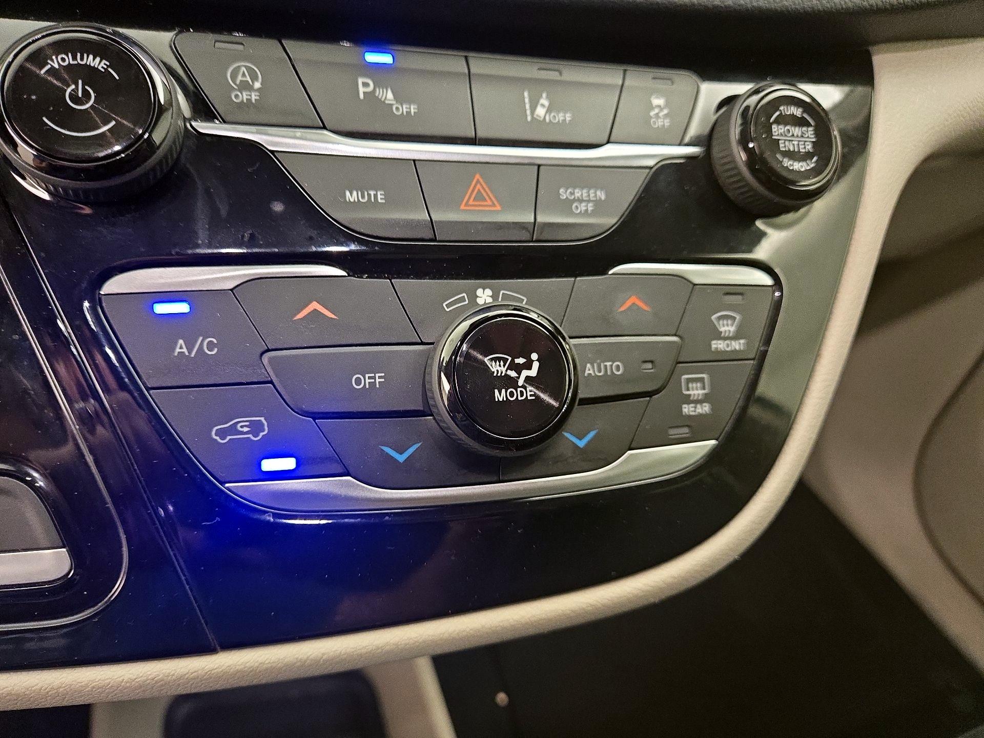 Thumbnail: 2023 Chrysler Pacifica - 16