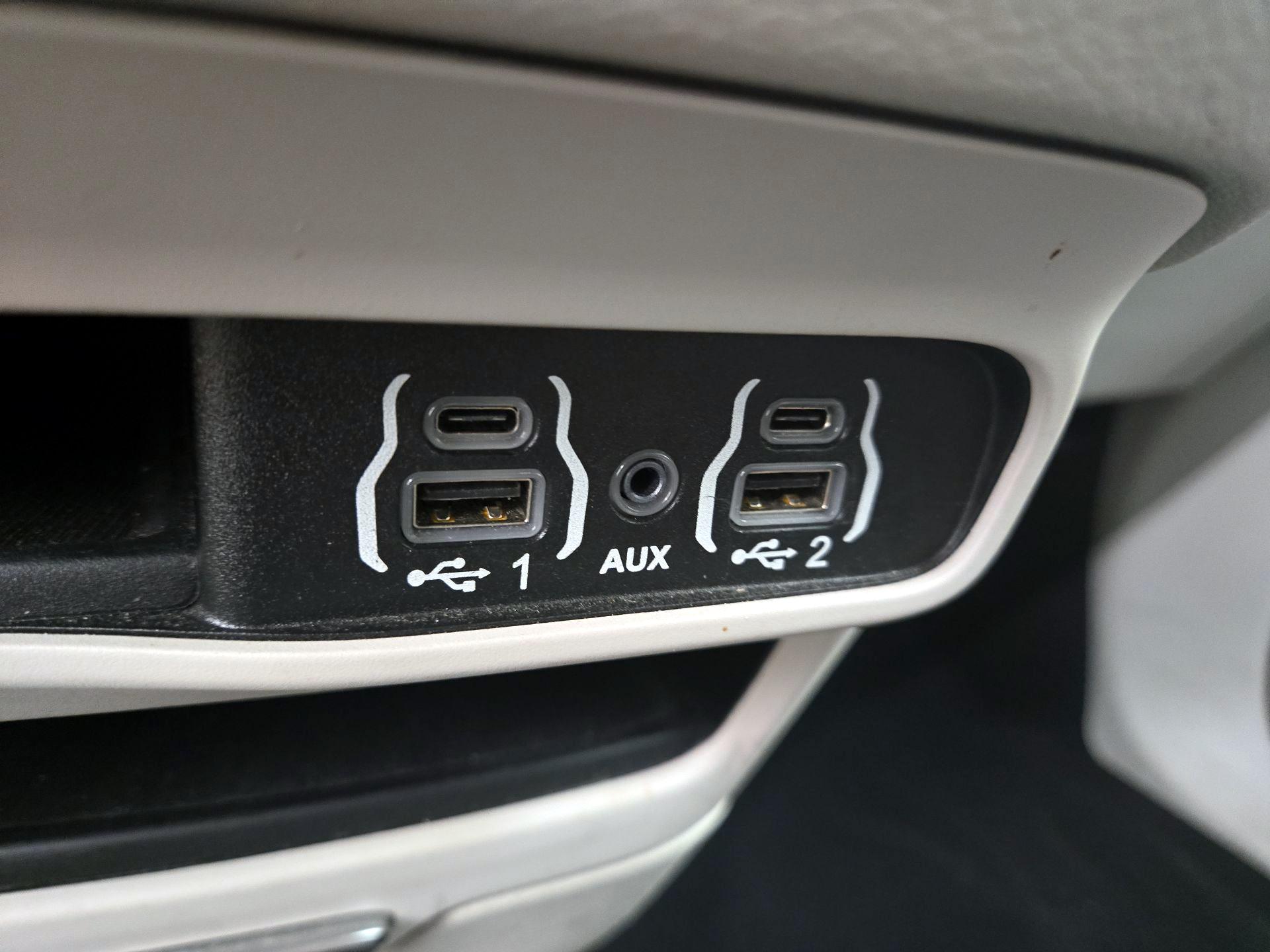 Thumbnail: 2023 Chrysler Pacifica - 18