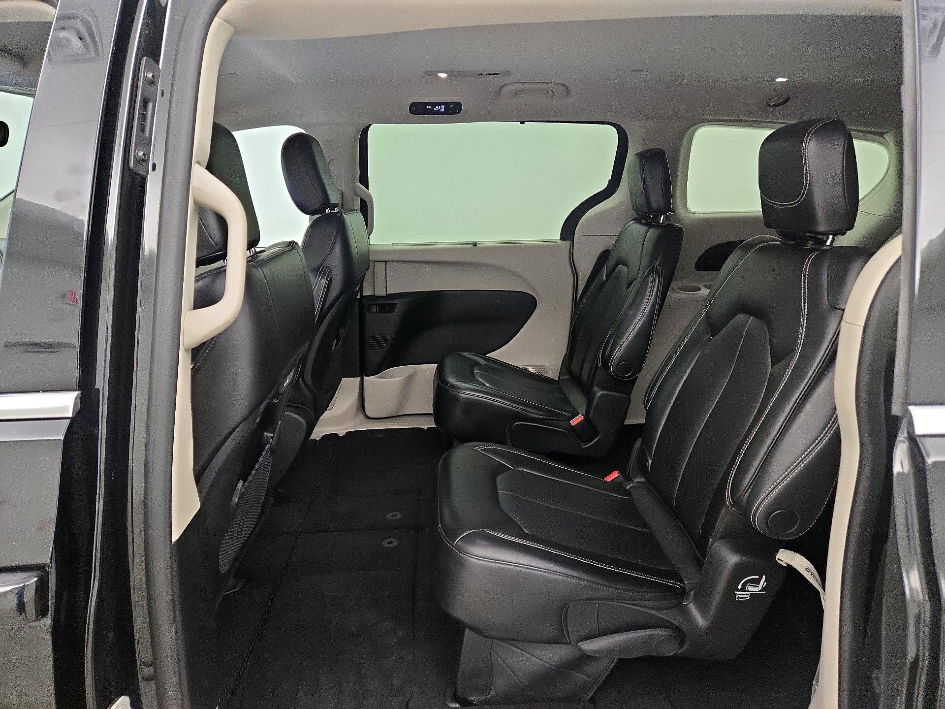 Thumbnail: 2023 Chrysler Pacifica - 19