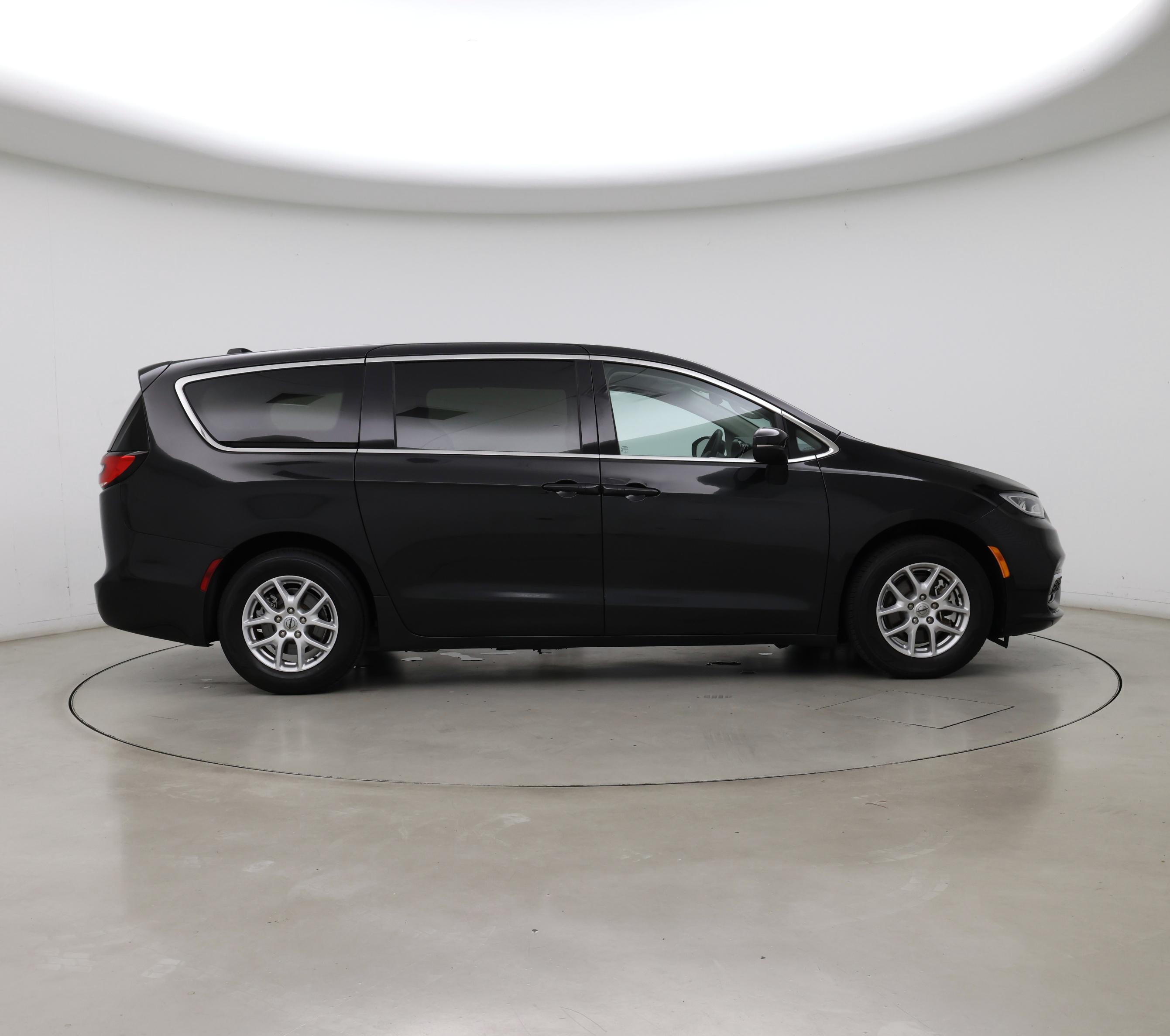 Thumbnail: 2023 Chrysler Pacifica - 7