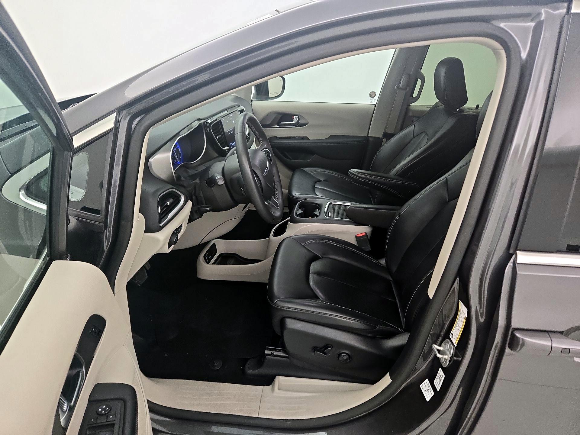 Thumbnail: 2023 Chrysler Pacifica - 11