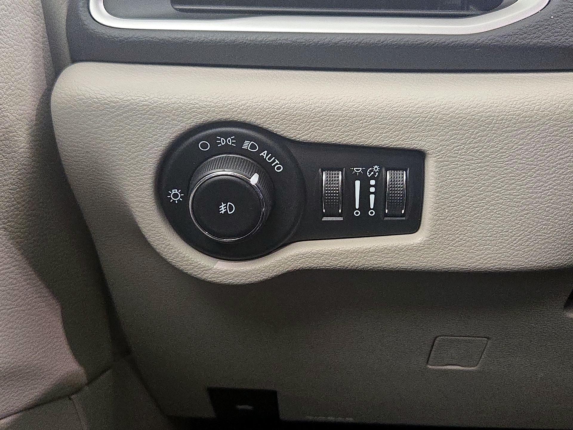 Thumbnail: 2023 Chrysler Pacifica - 13