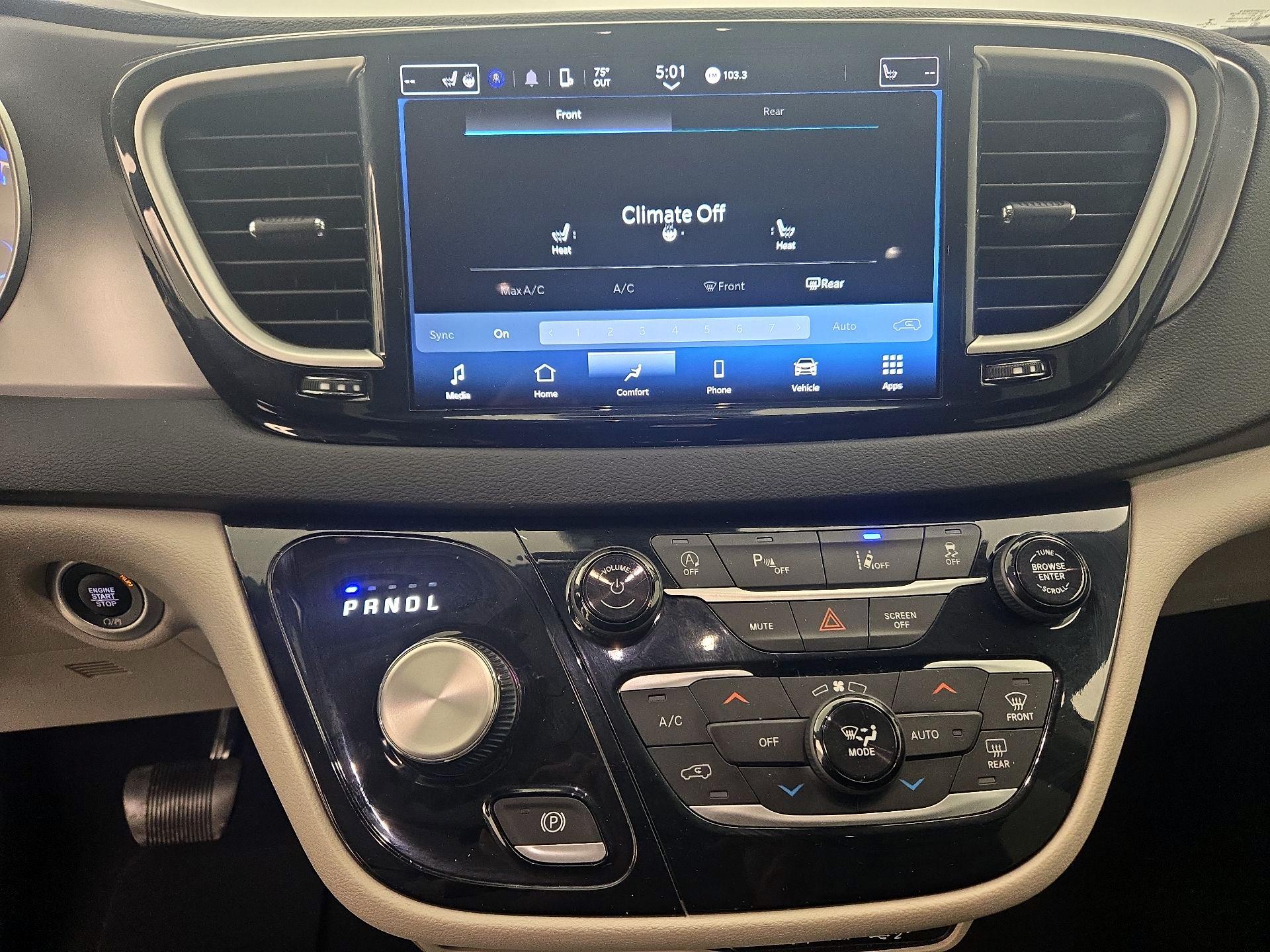 Thumbnail: 2023 Chrysler Pacifica - 16