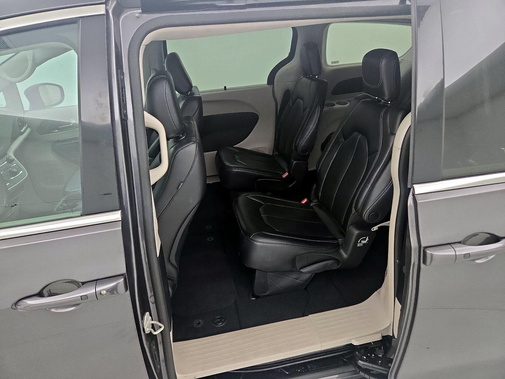 Thumbnail: 2023 Chrysler Pacifica - 19