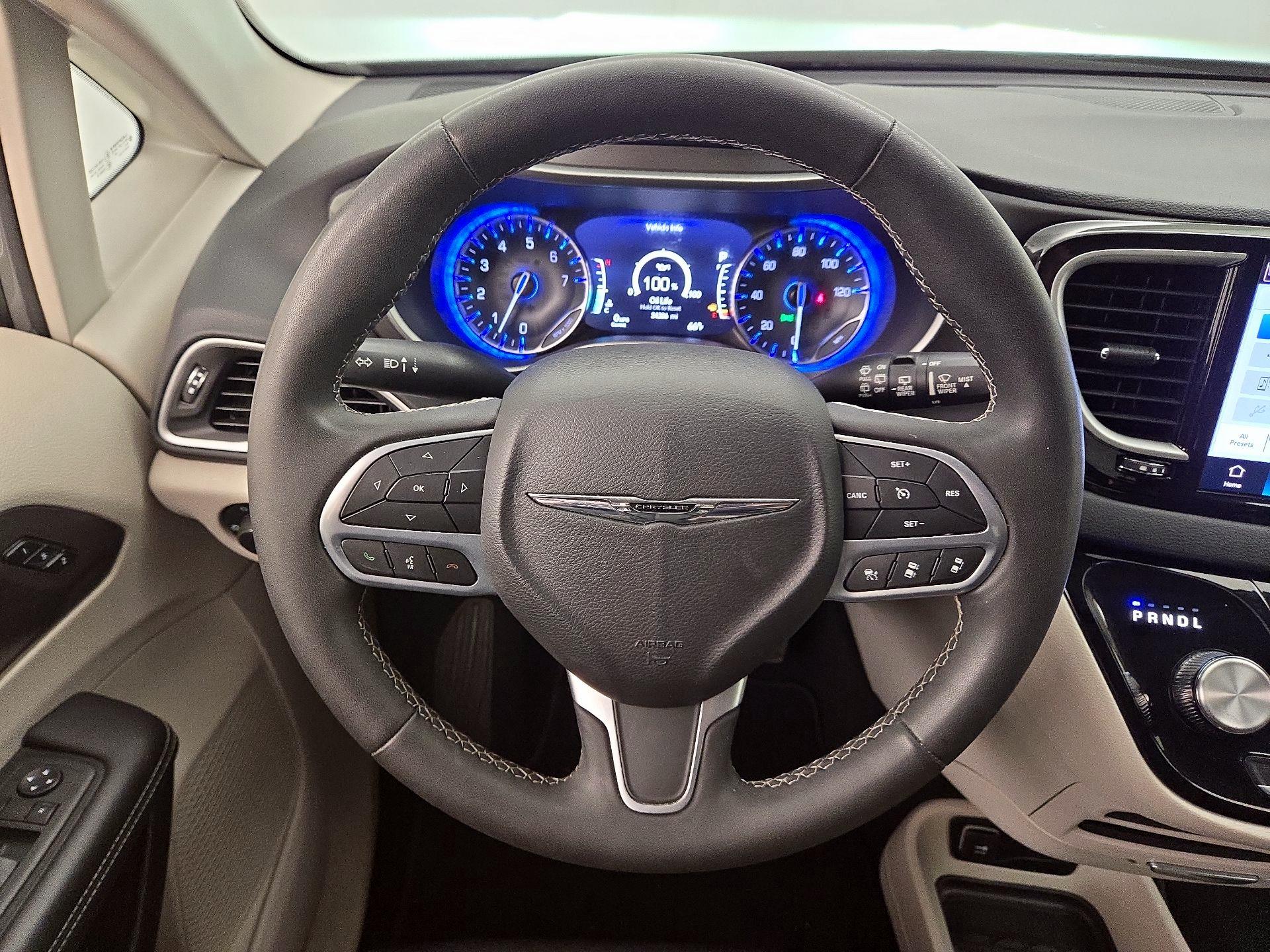 Thumbnail: 2023 Chrysler Pacifica - 10