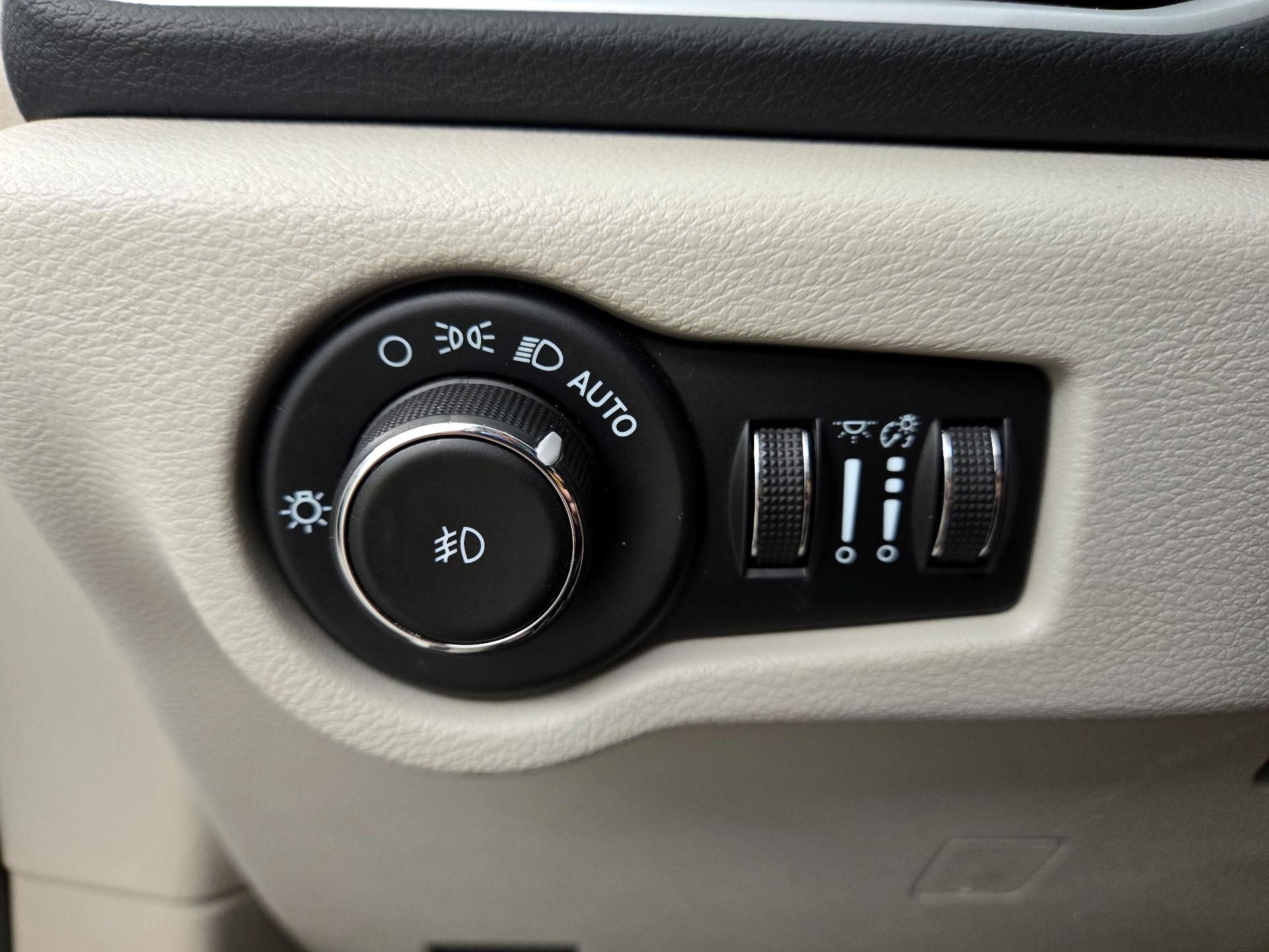 Thumbnail: 2023 Chrysler Pacifica - 13