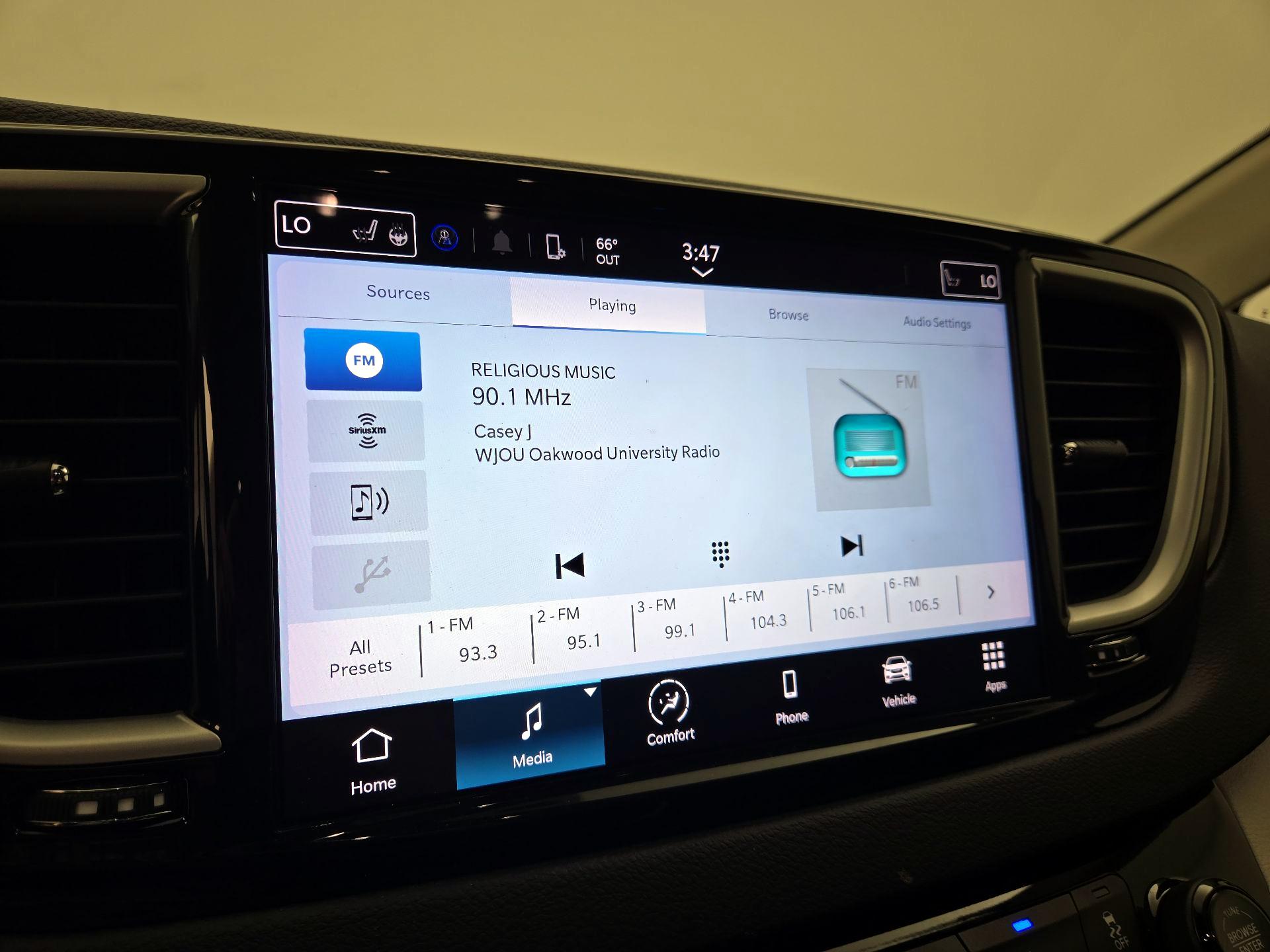 Thumbnail: 2023 Chrysler Pacifica - 15