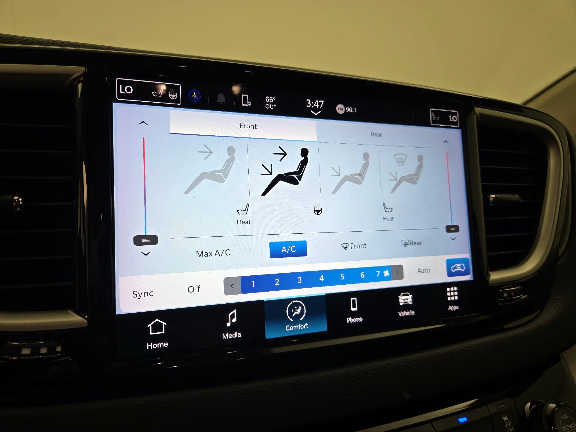 Thumbnail: 2023 Chrysler Pacifica - 16