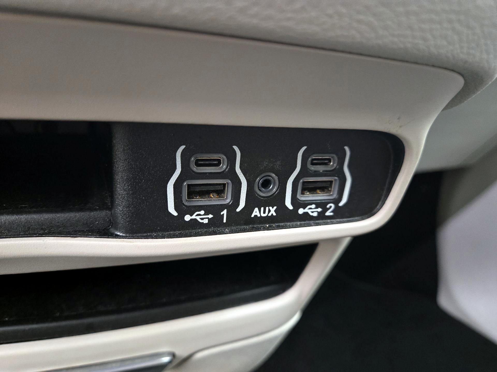 Thumbnail: 2023 Chrysler Pacifica - 18