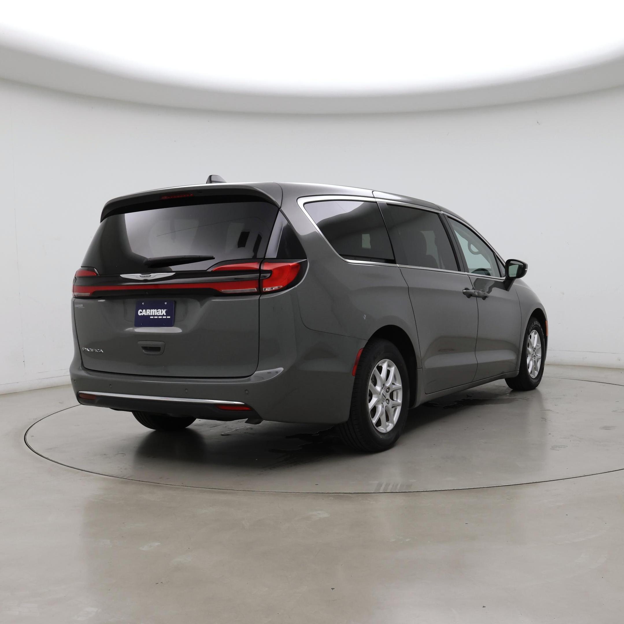 Thumbnail: 2023 Chrysler Pacifica - 8