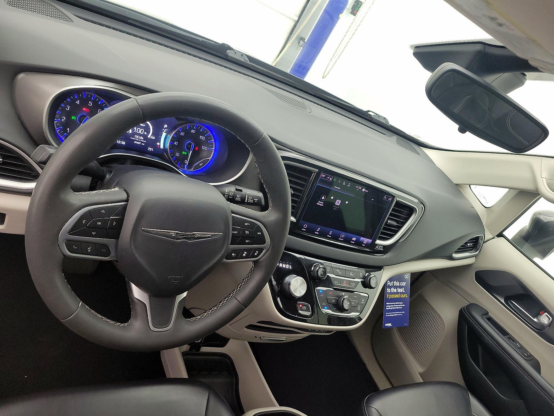 Thumbnail: 2023 Chrysler Pacifica - 9