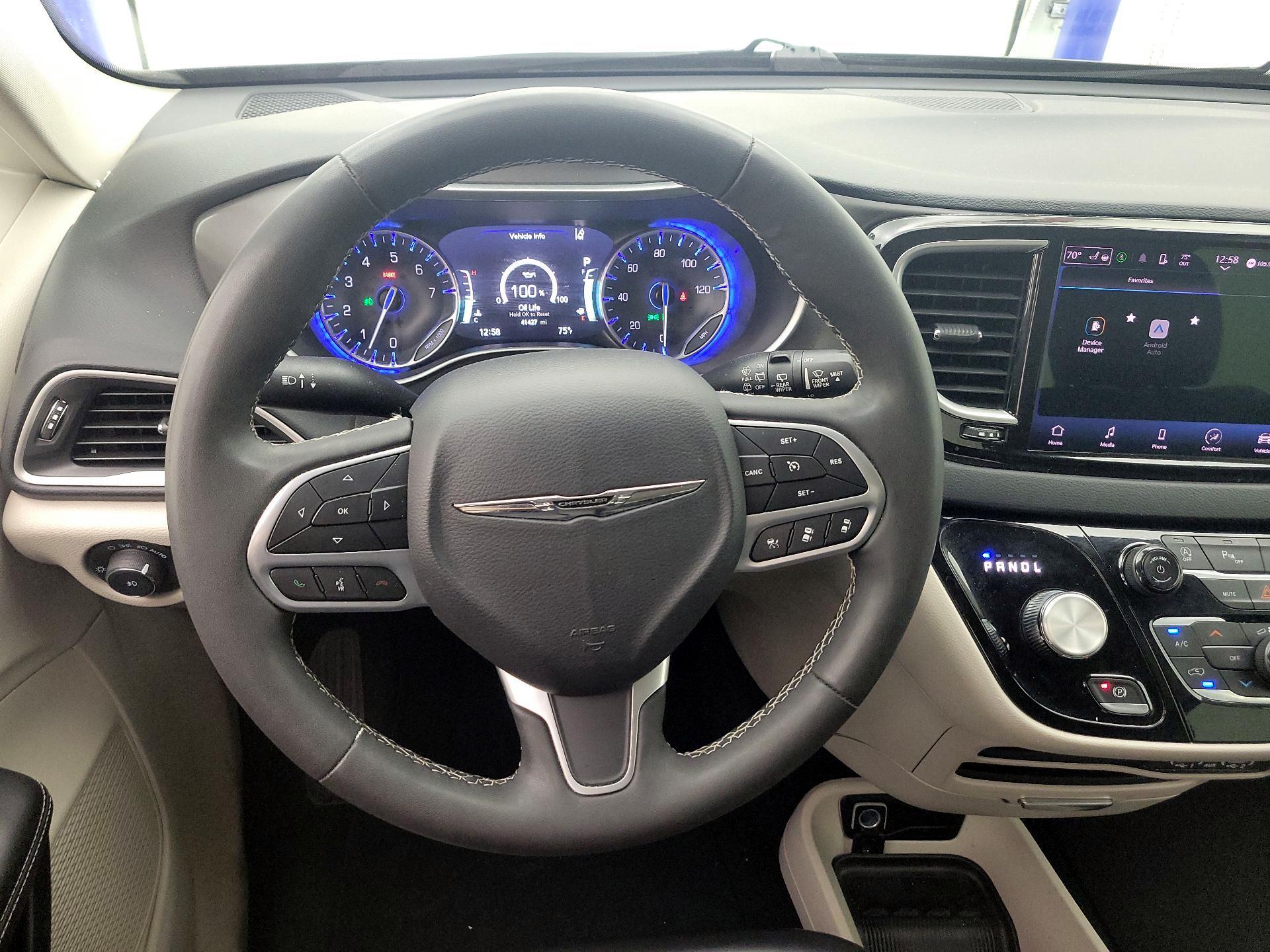 Thumbnail: 2023 Chrysler Pacifica - 10