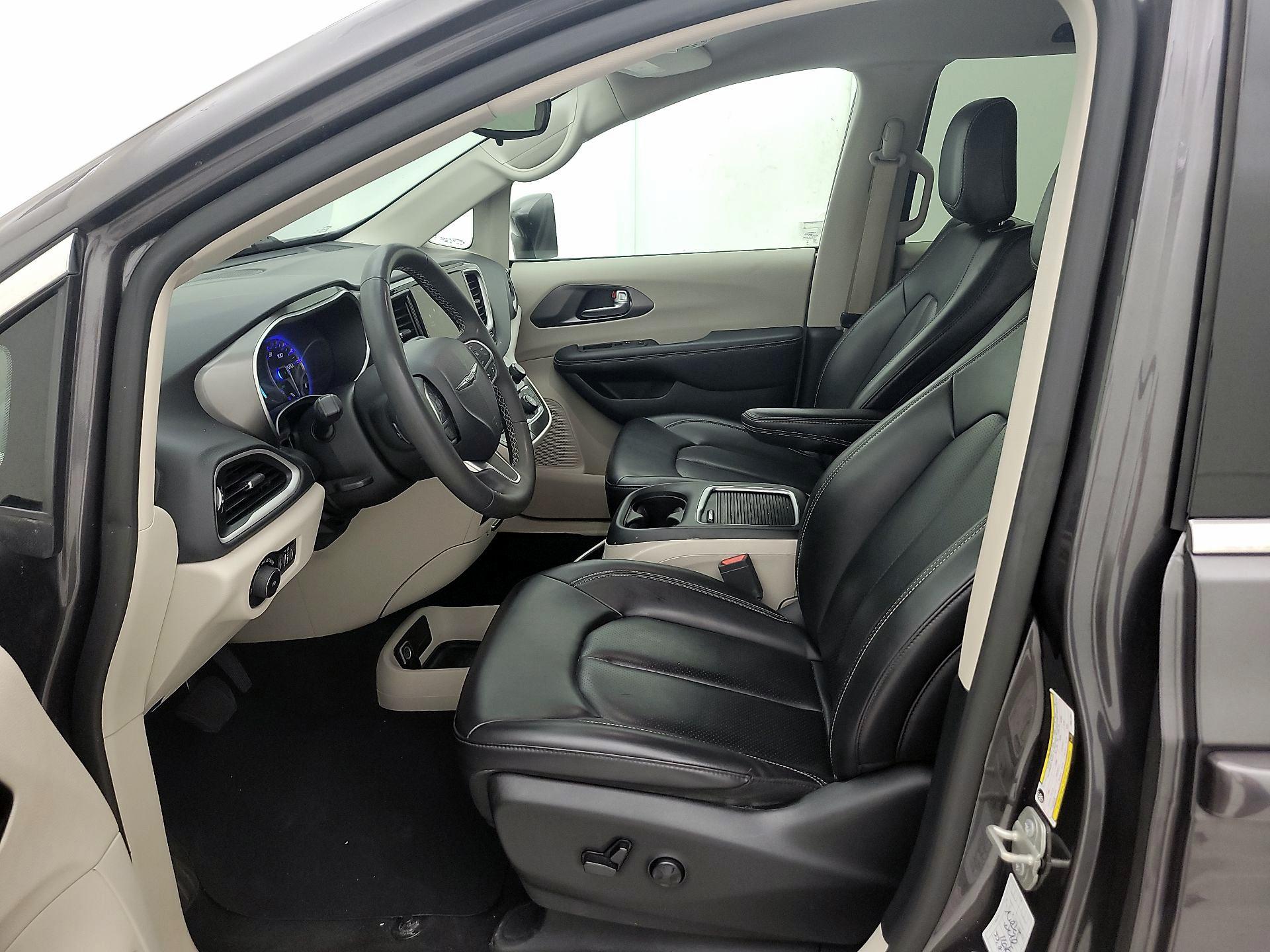 Thumbnail: 2023 Chrysler Pacifica - 11