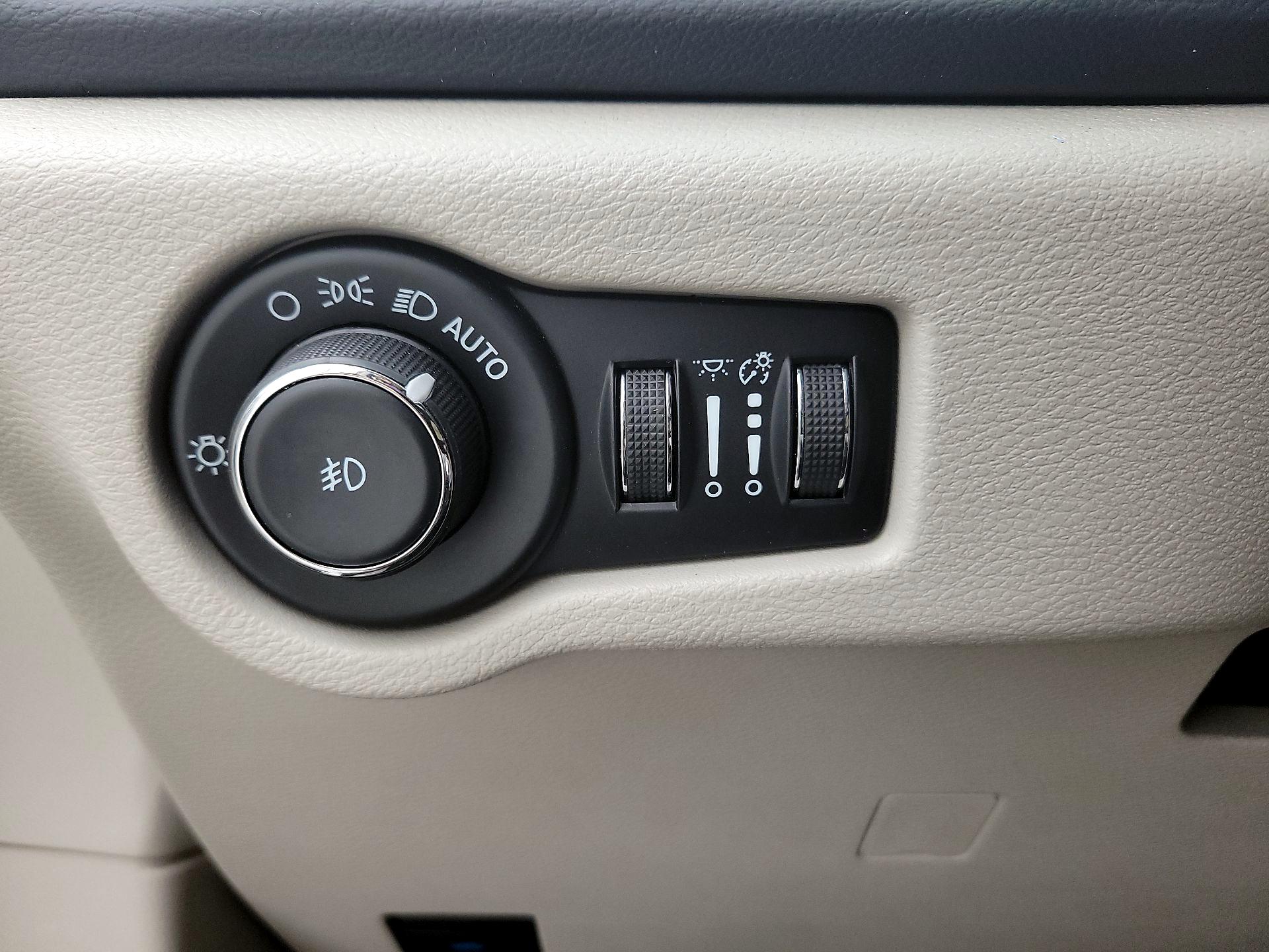 Thumbnail: 2023 Chrysler Pacifica - 13