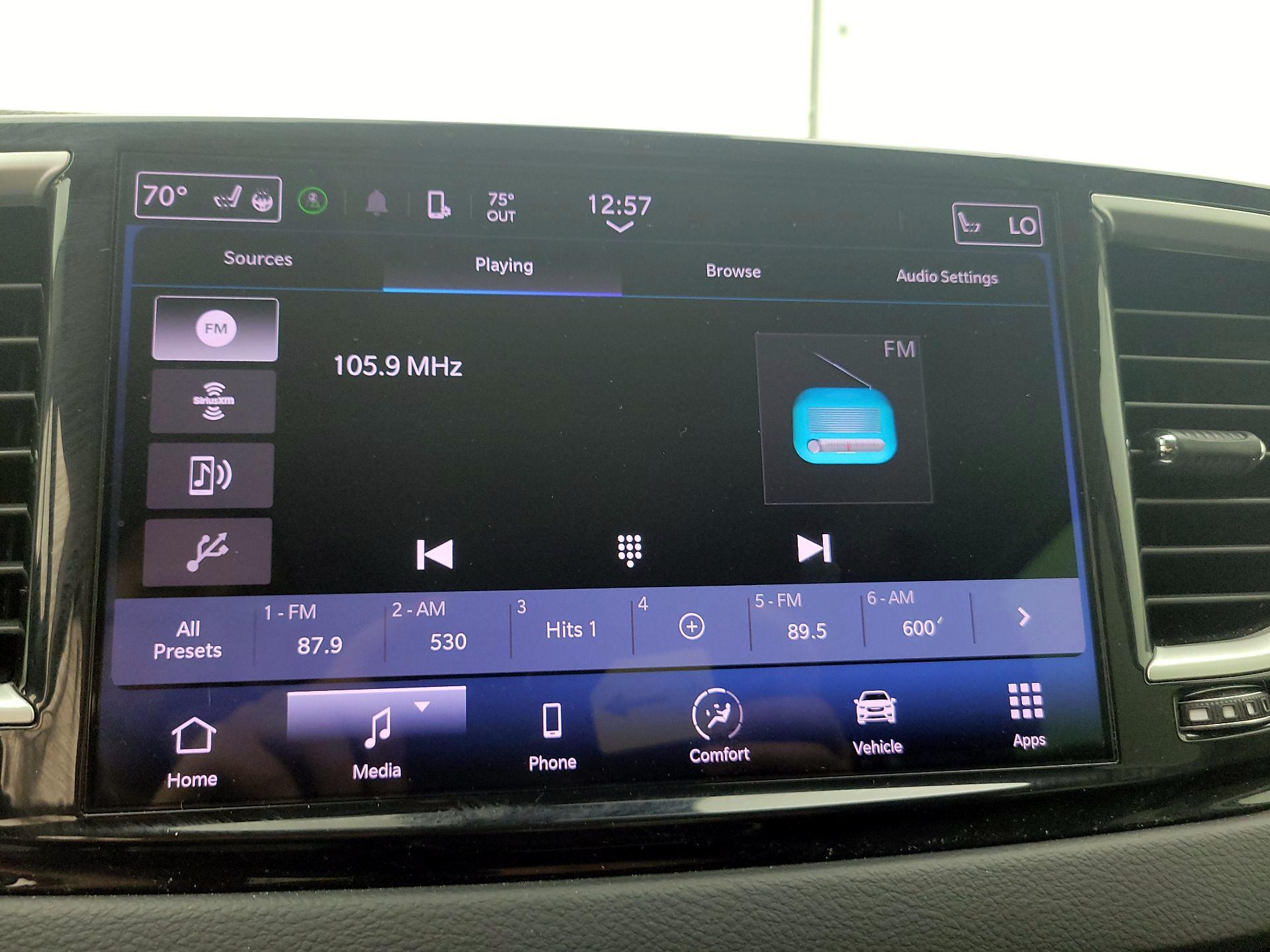 Thumbnail: 2023 Chrysler Pacifica - 15