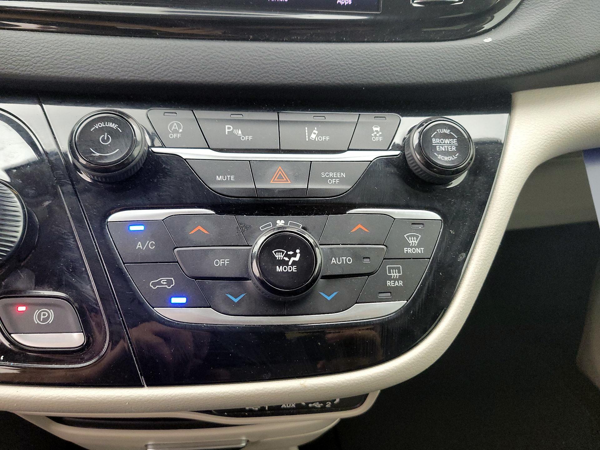 Thumbnail: 2023 Chrysler Pacifica - 16