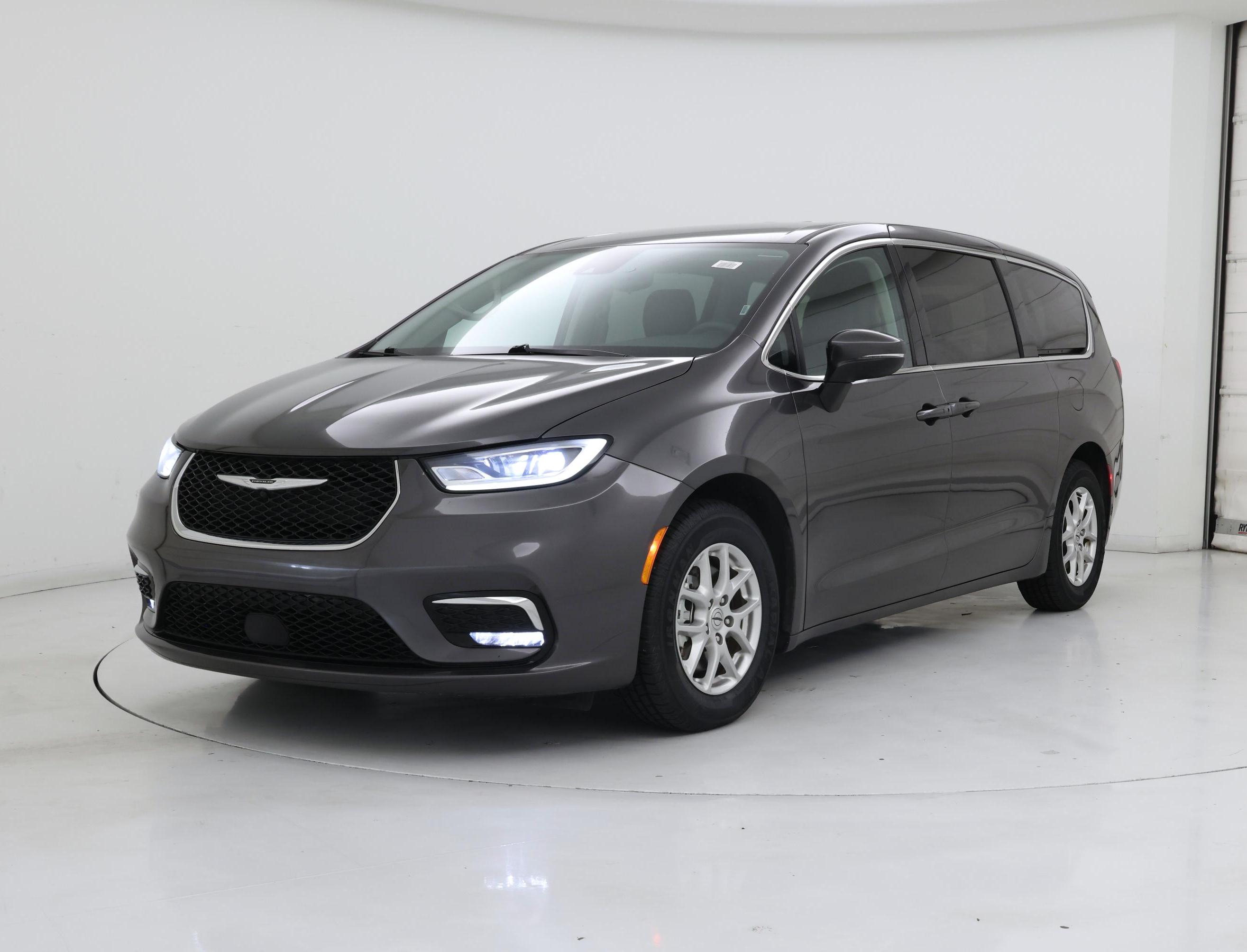 Thumbnail: 2023 Chrysler Pacifica - 4