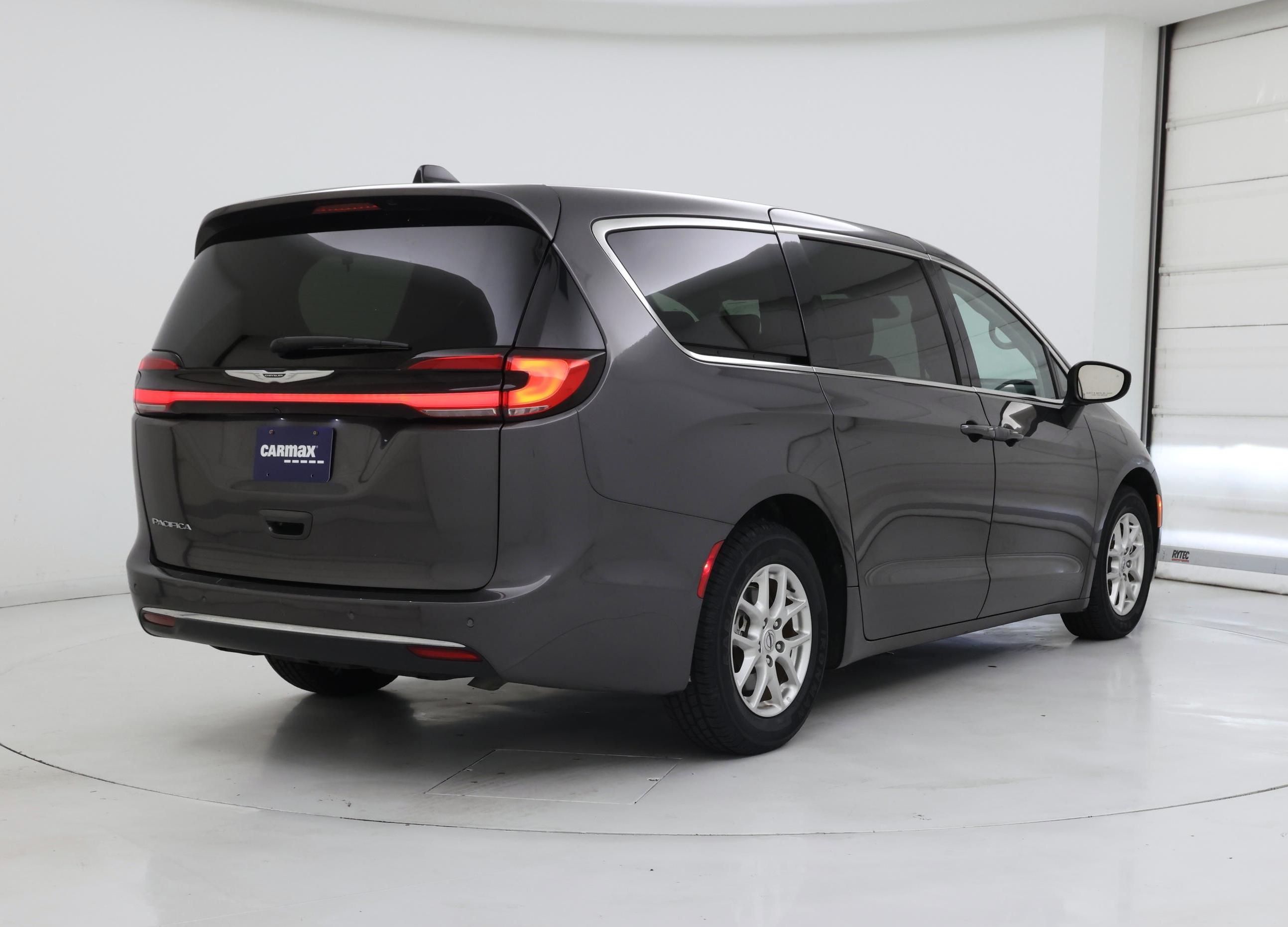 Thumbnail: 2023 Chrysler Pacifica - 8