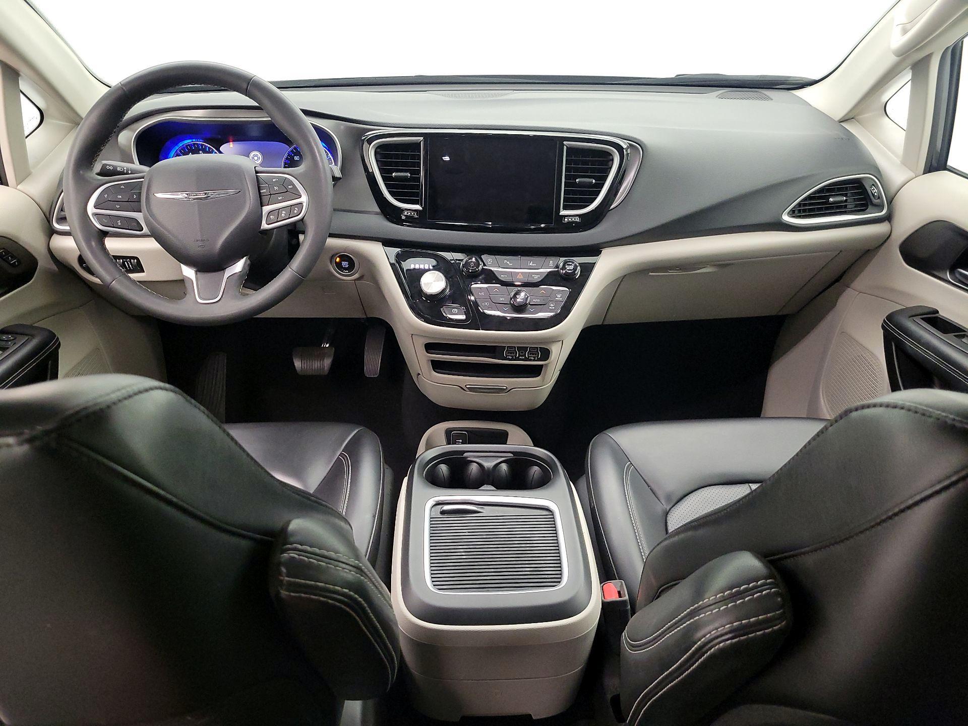 Thumbnail: 2023 Chrysler Pacifica - 9