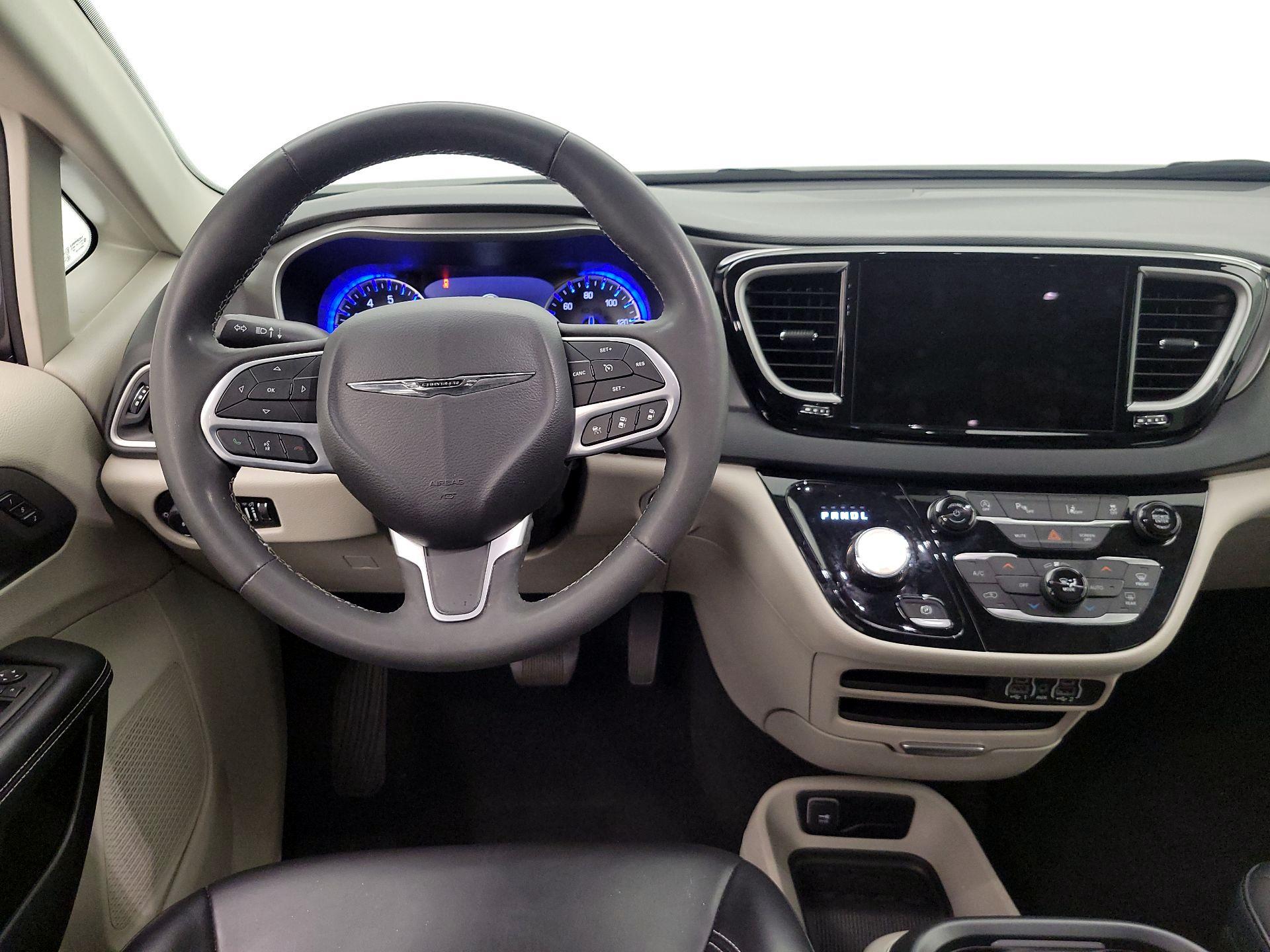 Thumbnail: 2023 Chrysler Pacifica - 10