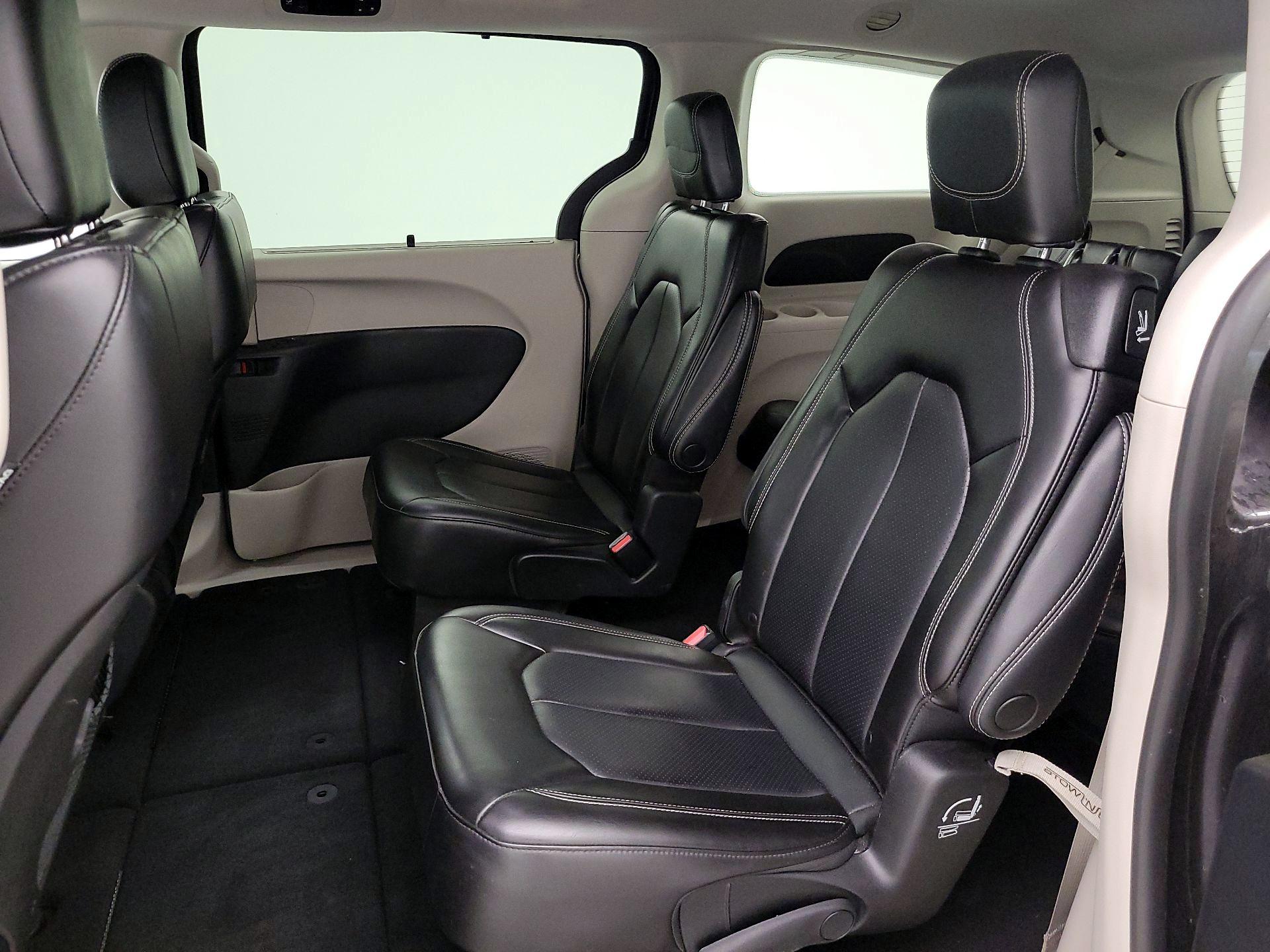 Thumbnail: 2023 Chrysler Pacifica - 19