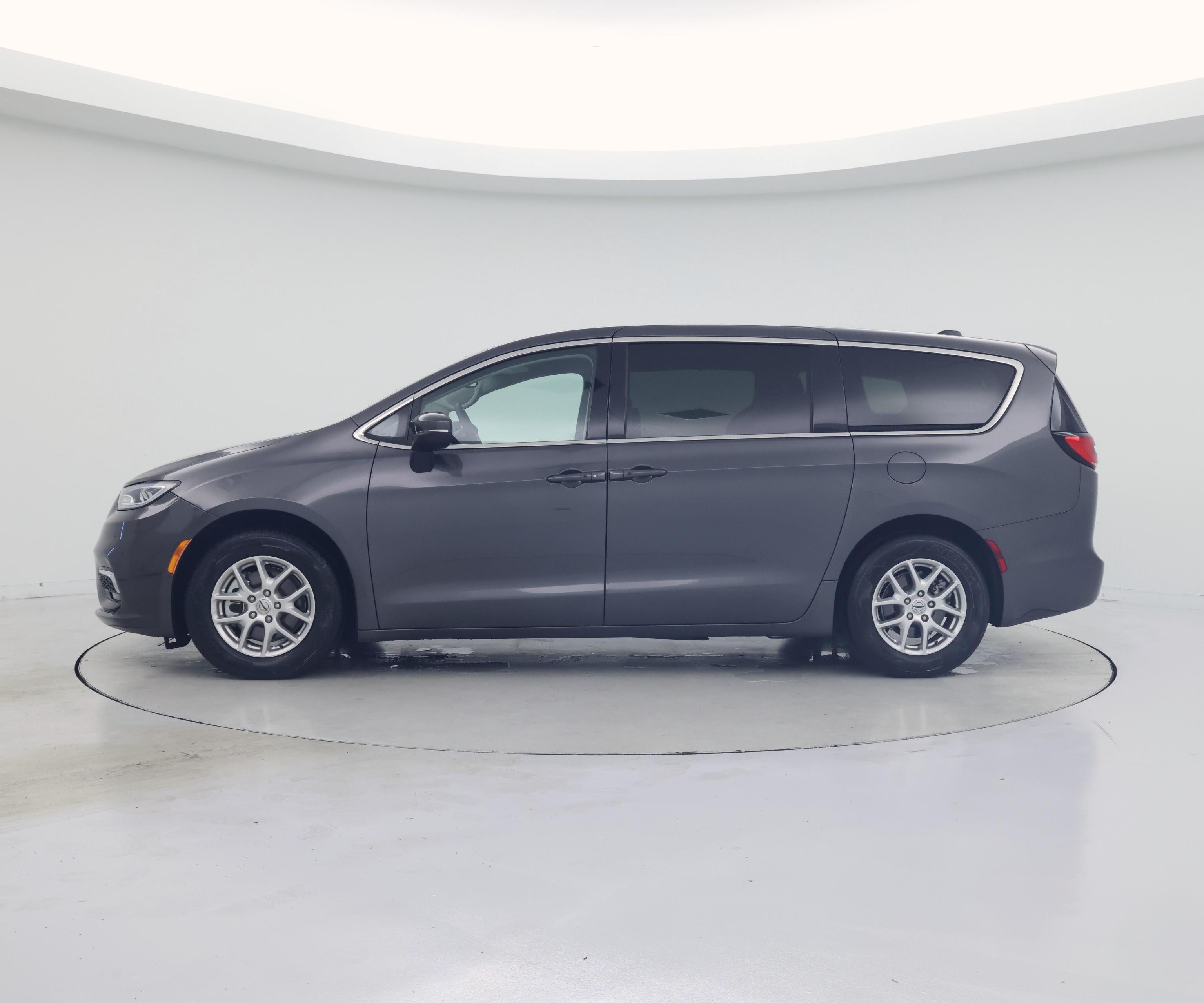 Thumbnail: 2023 Chrysler Pacifica - 3