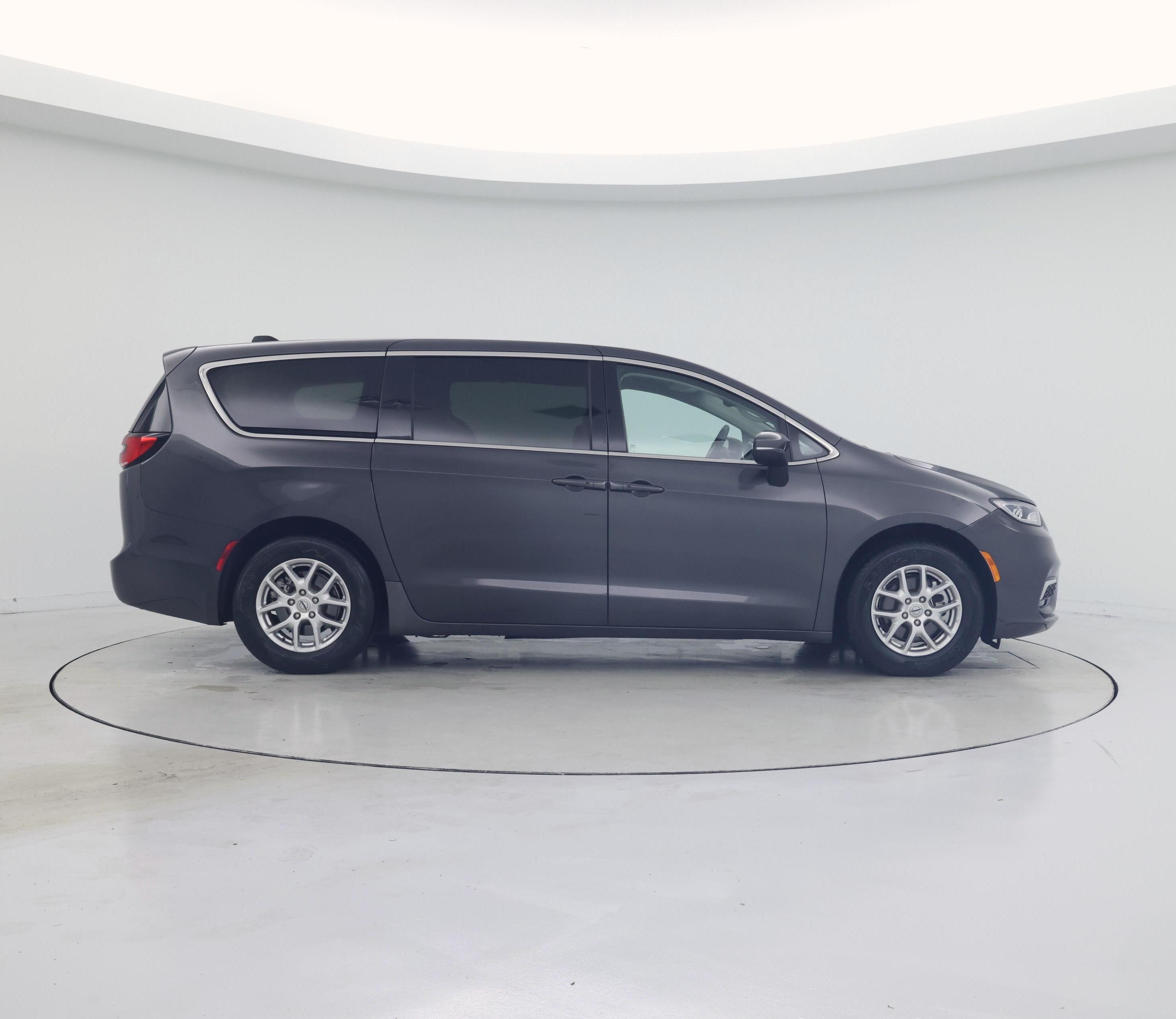 Thumbnail: 2023 Chrysler Pacifica - 7